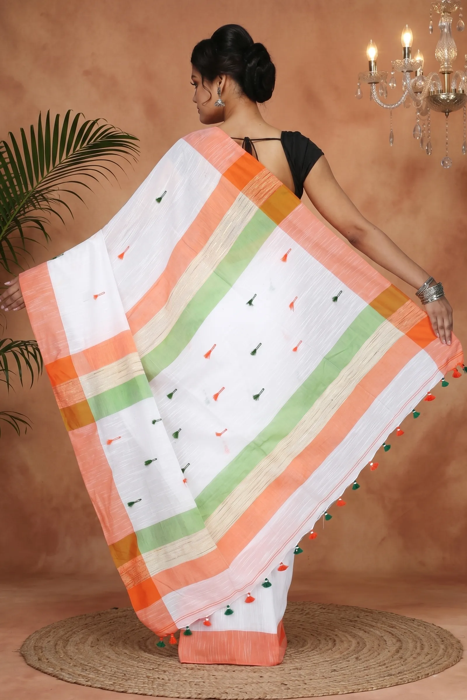 DipDiya Pure Cotton  Artisan Crafted White Traditional Bengali Clacial Desigined Handloom Saree