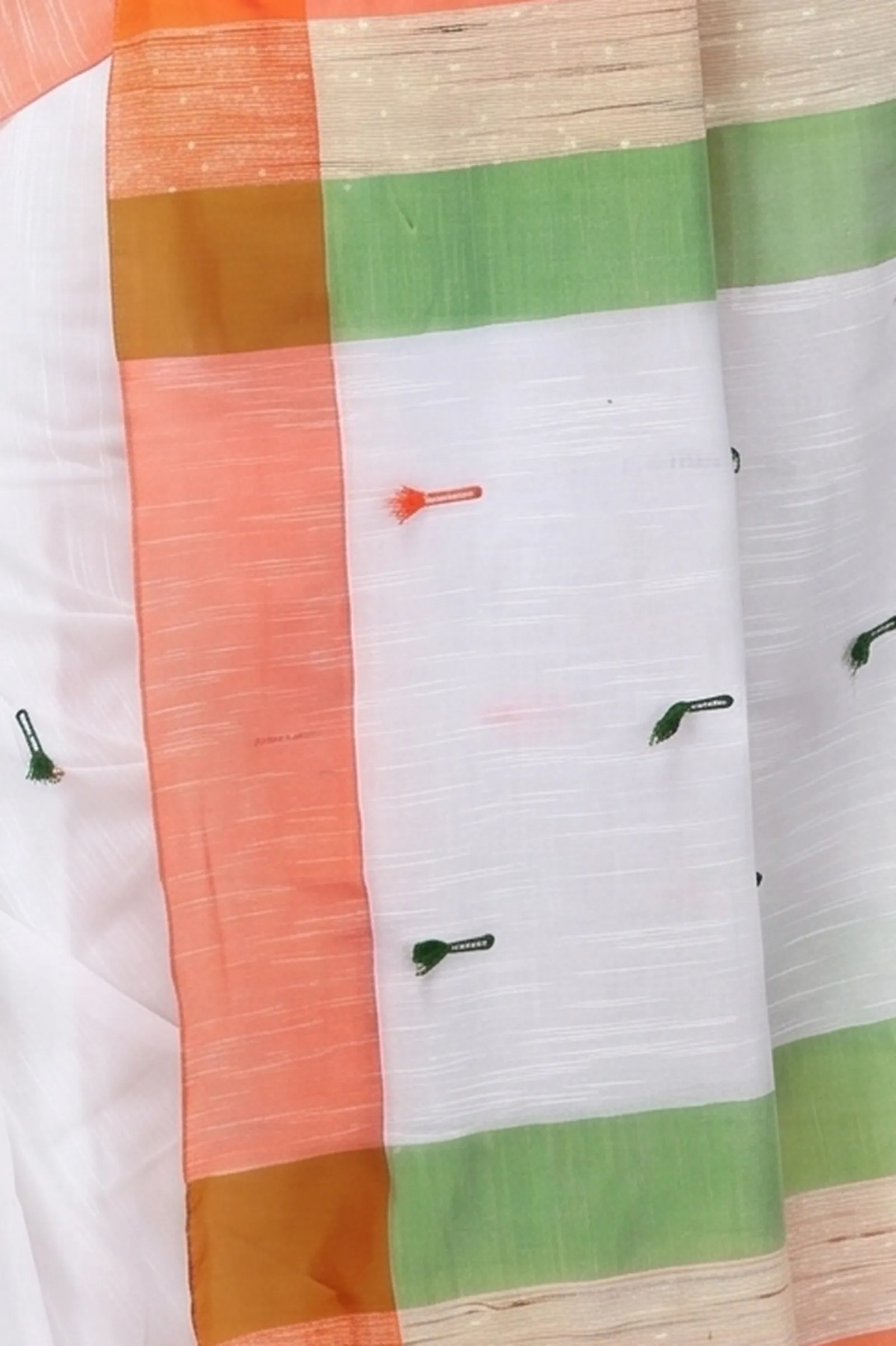 DipDiya Pure Cotton  Artisan Crafted White Traditional Bengali Clacial Desigined Handloom Saree
