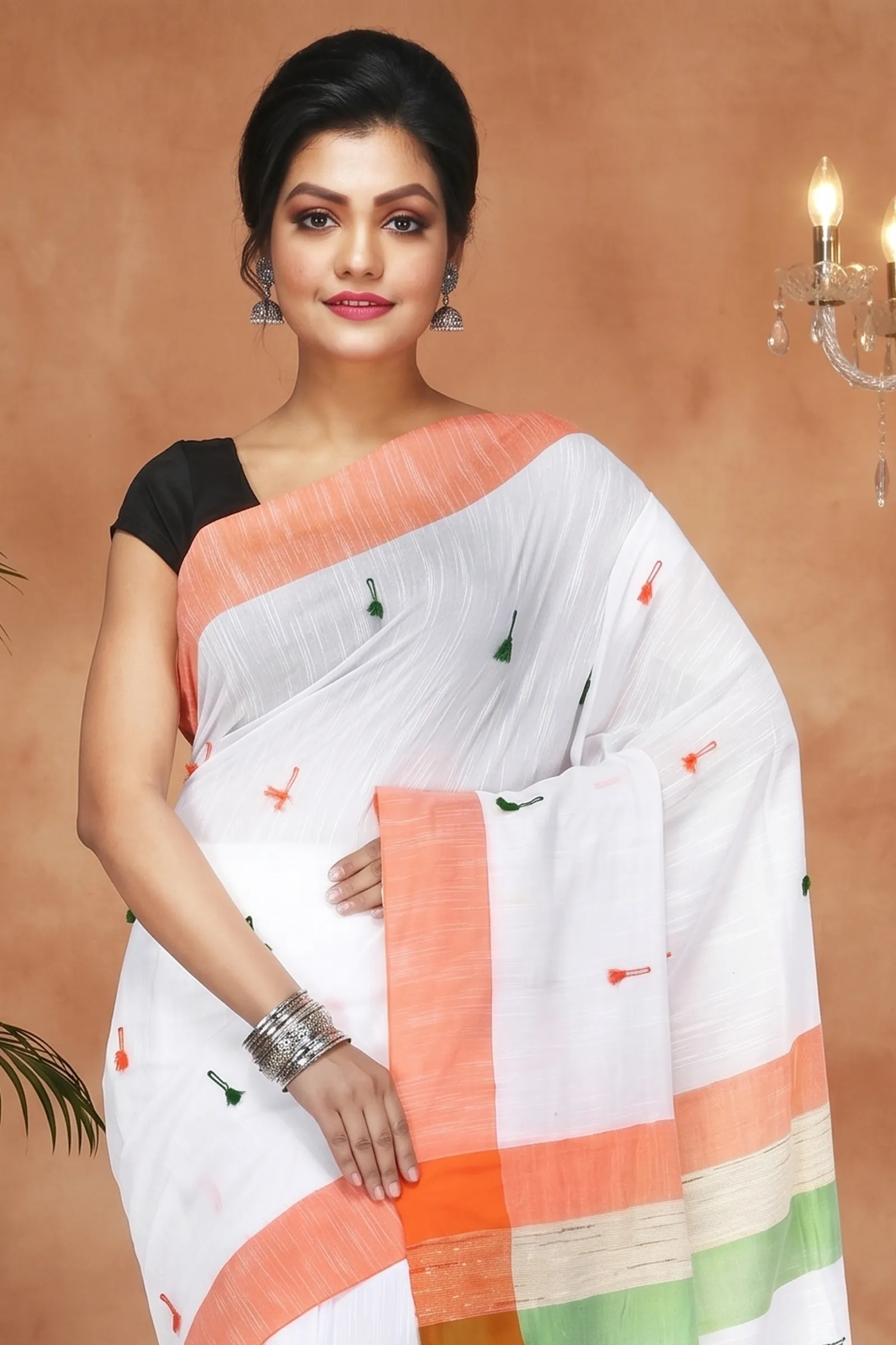DipDiya Pure Cotton  Artisan Crafted White Traditional Bengali Clacial Desigined Handloom Saree