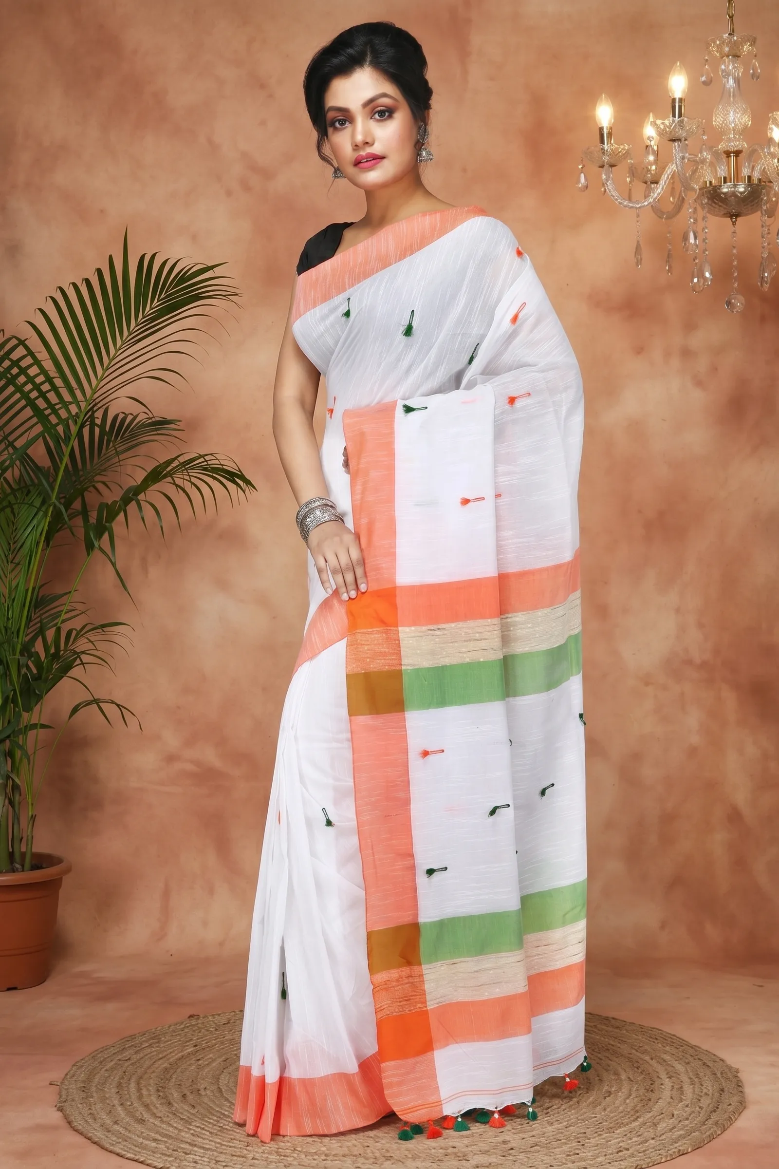 DipDiya Pure Cotton  Artisan Crafted White Traditional Bengali Clacial Desigined Handloom Saree