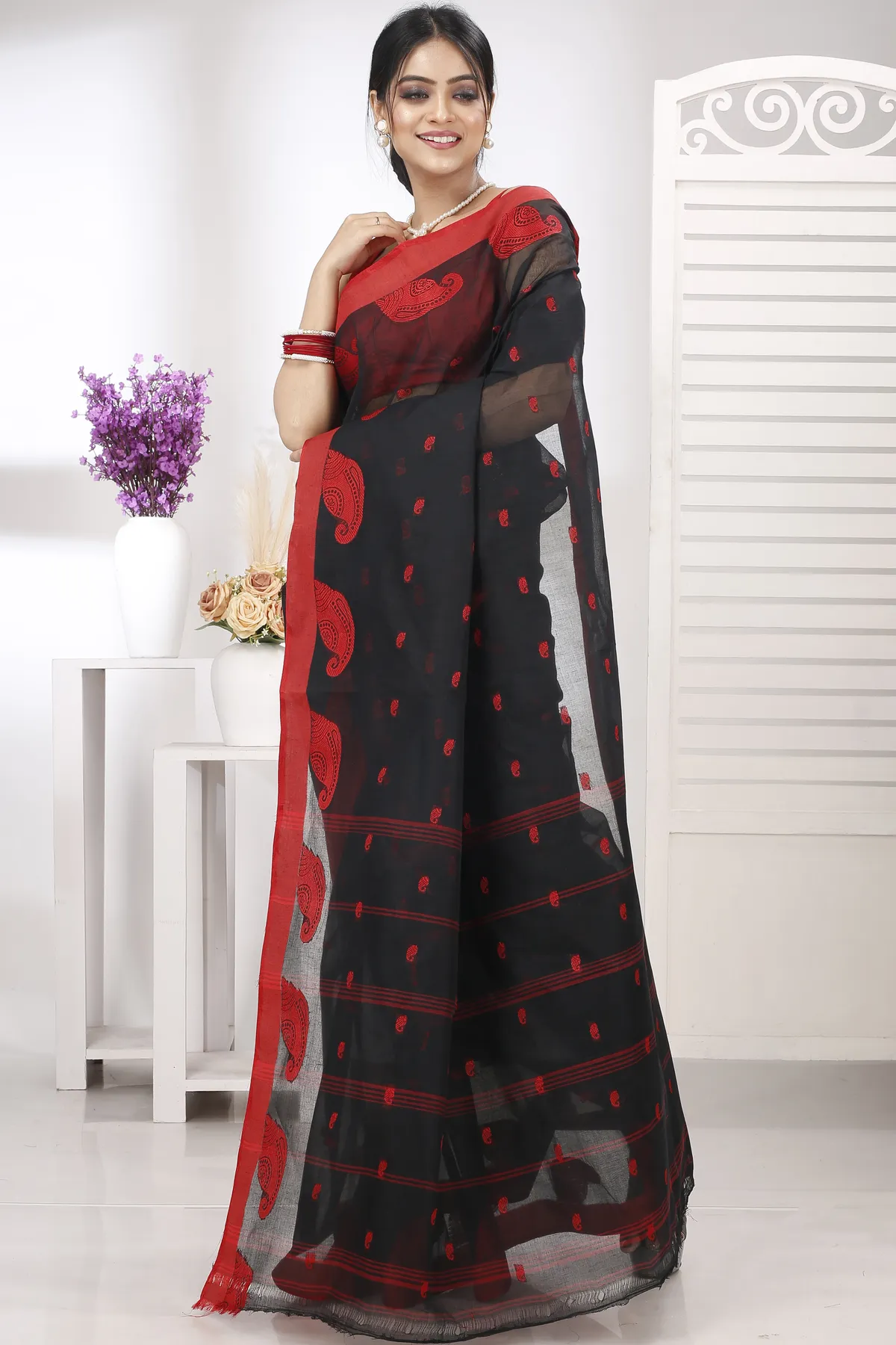 DipDiya Pure Cotton Black Epto Shonko Elegance in Every Weave Tant Sarees