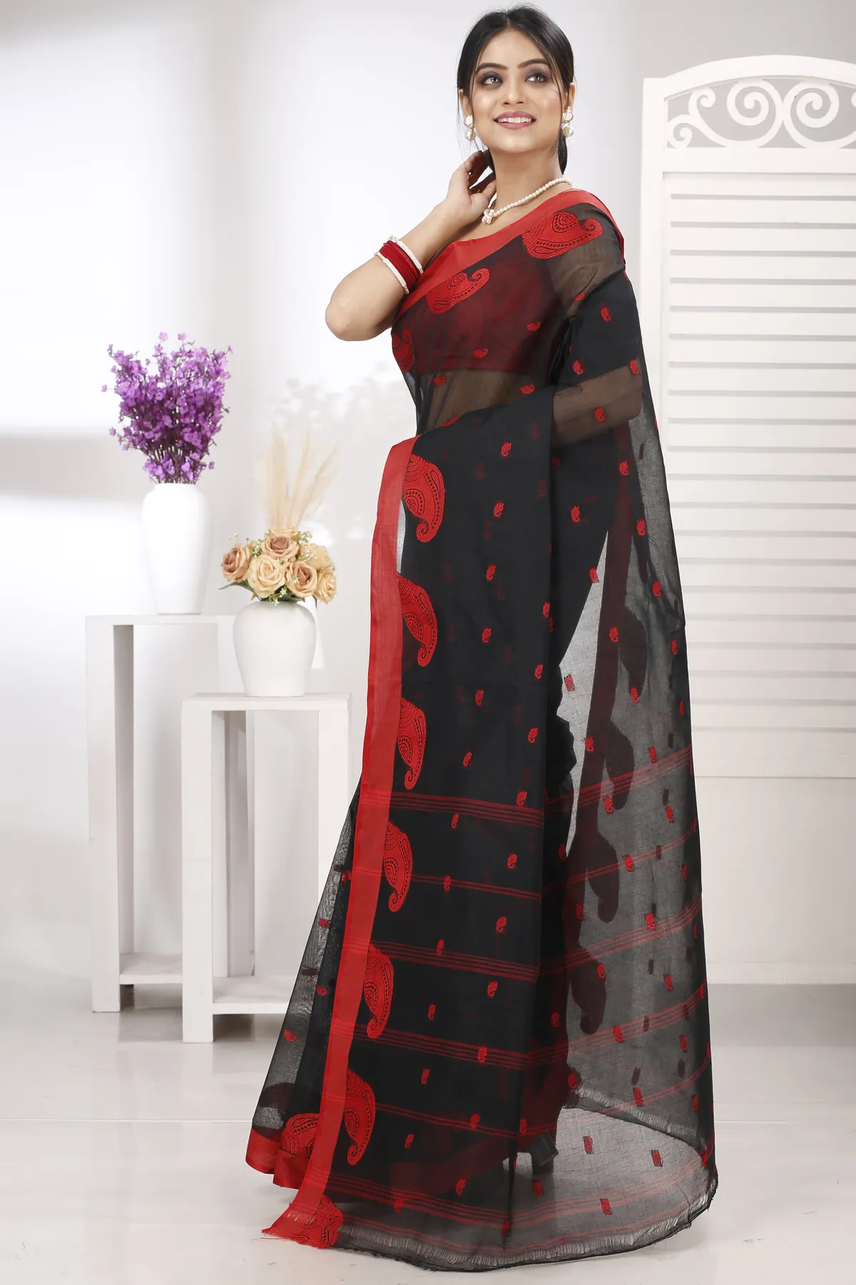 DipDiya Pure Cotton Black Epto Shonko Elegance in Every Weave Tant Sarees