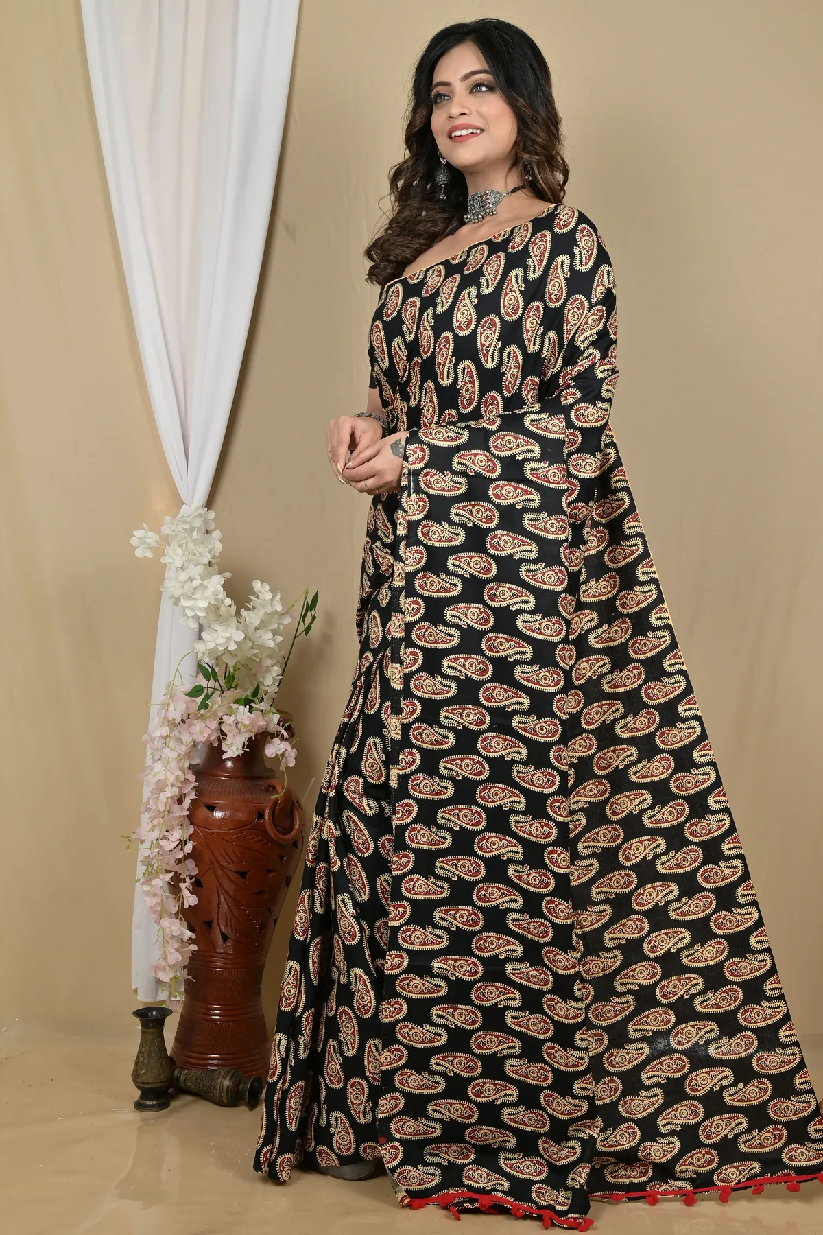 DipDiya Pure Cotton Black Giana Woven with Tradition Kalamkari Printed Sarees