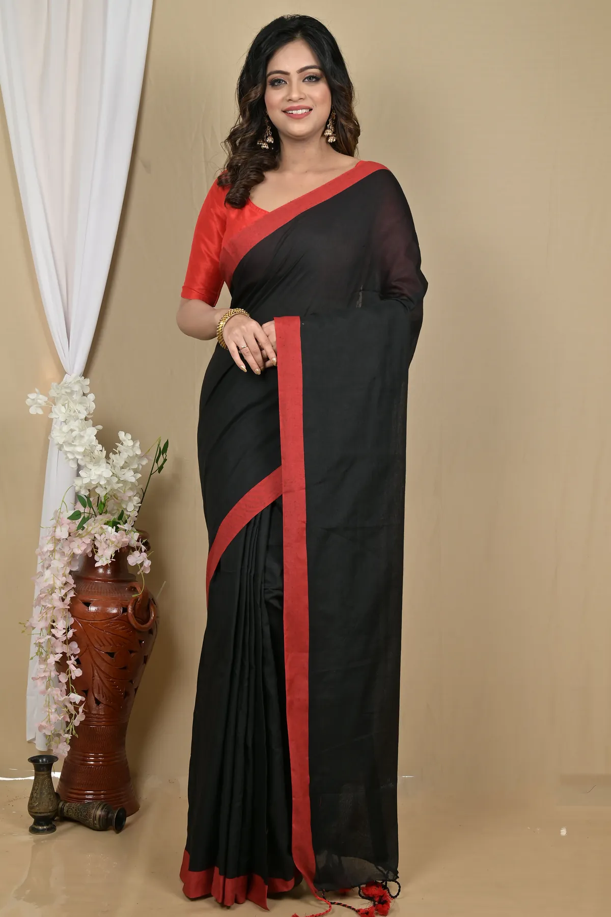 DipDiya Pure Cotton Black Gittu Classic Grace Handloom Sarees