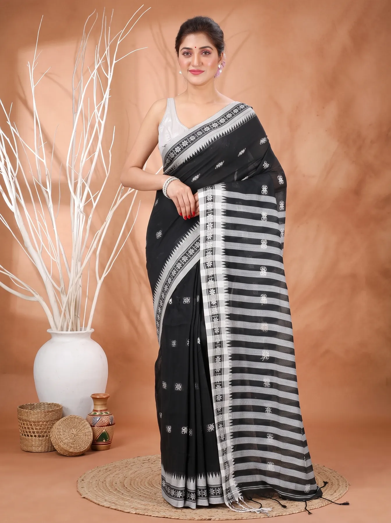 DipDiya Pure Cotton Black Guti Hand Elegance in Every Weave Handloom Sarees