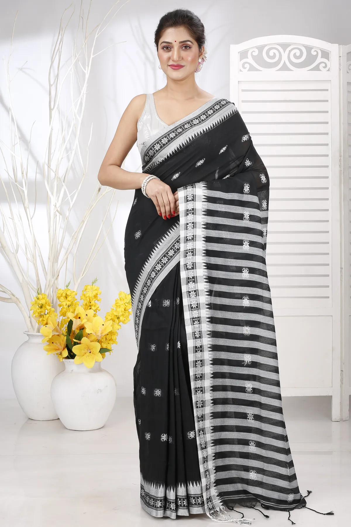 DipDiya Pure Cotton Black Guti Hand Elegance in Every Weave Handloom Sarees