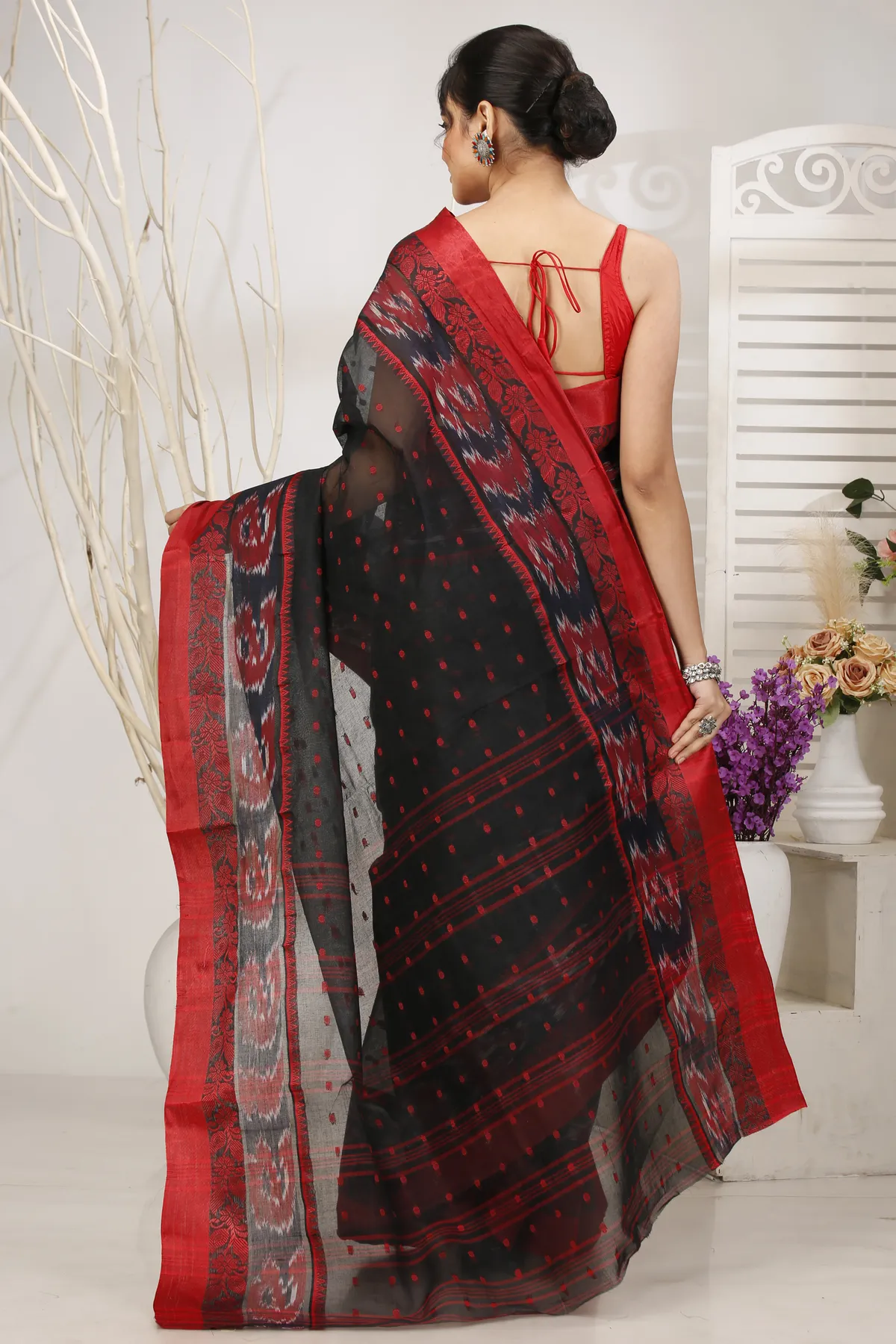 DipDiya Pure Cotton Black Moli Heritage Elegance Tant Sarees
