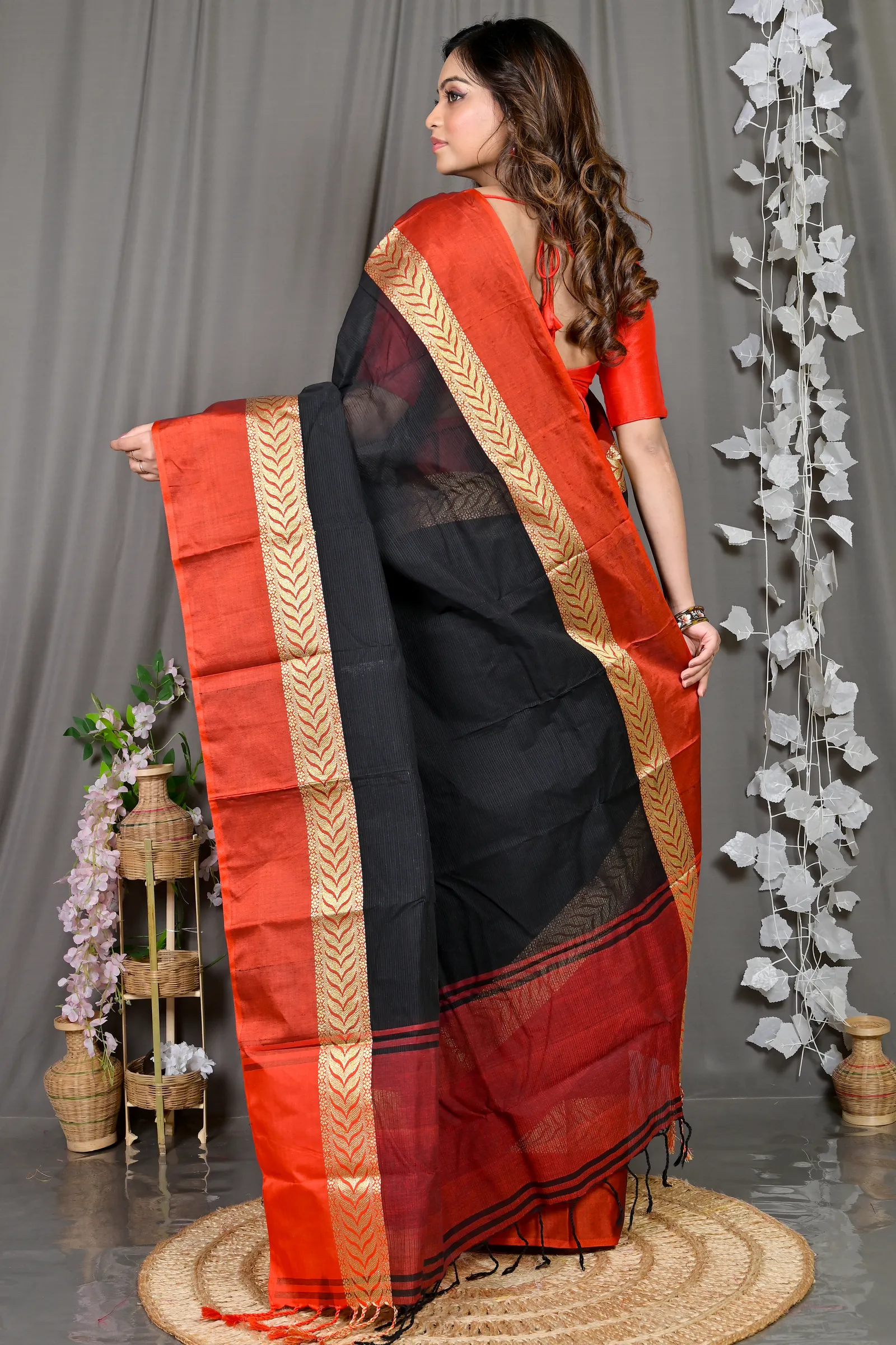 DipDiya Pure Cotton Black Parvin Woven with Tradition Tant Sarees