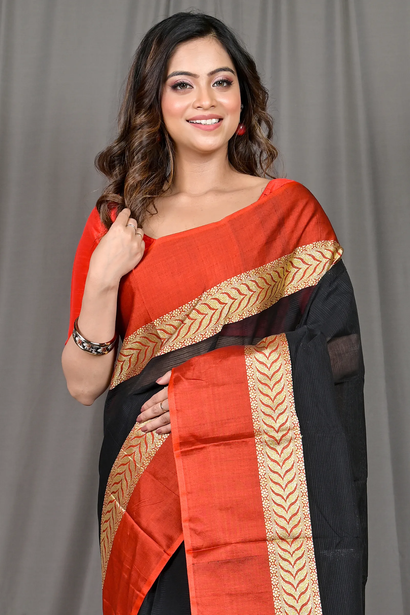 DipDiya Pure Cotton Black Parvin Woven with Tradition Tant Sarees