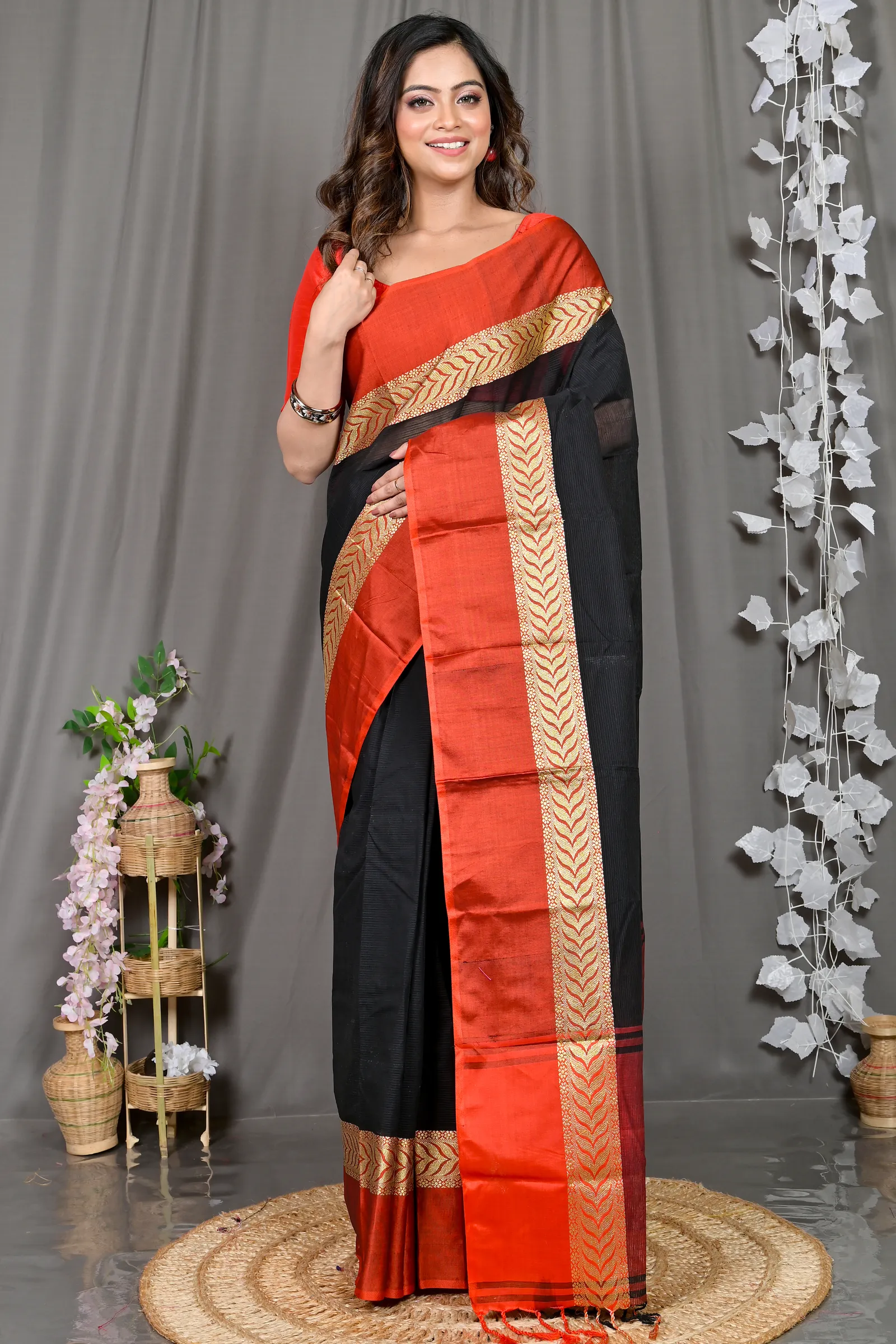 DipDiya Pure Cotton Black Parvin Woven with Tradition Tant Sarees
