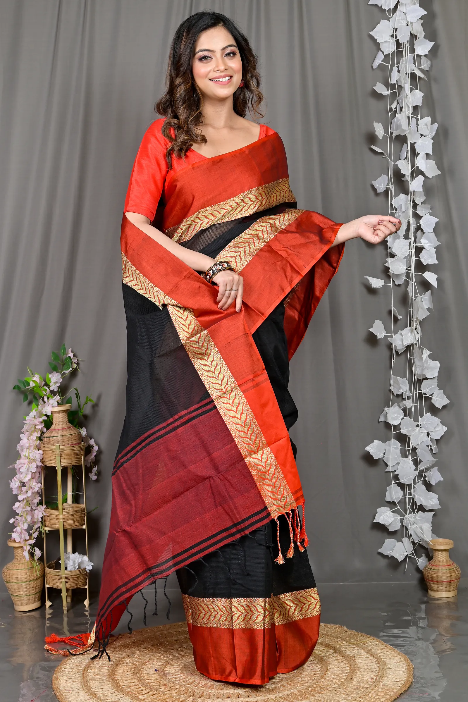 DipDiya Pure Cotton Black Parvin Woven with Tradition Tant Sarees