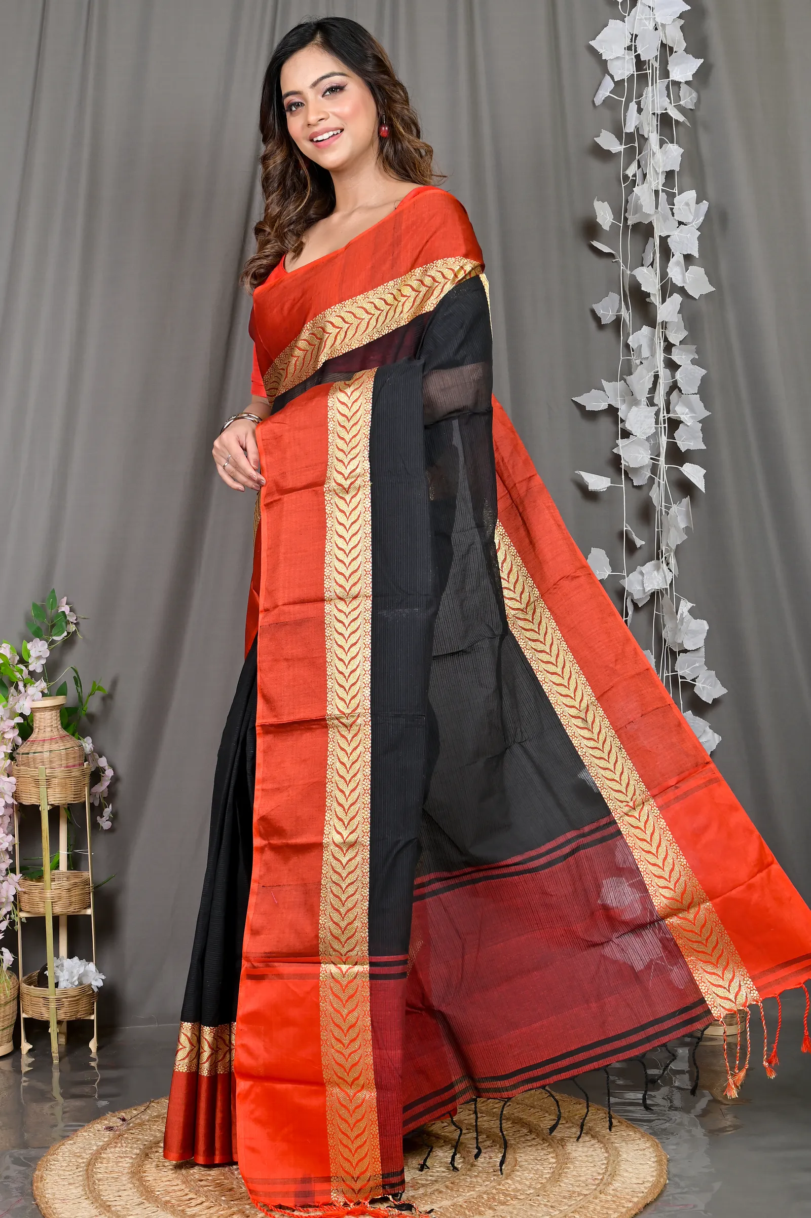 DipDiya Pure Cotton Black Parvin Woven with Tradition Tant Sarees