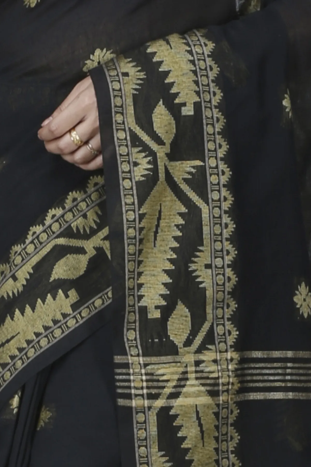 DipDiya Pure Cotton Black Tuma Timeless Elegance Handloom Sarees