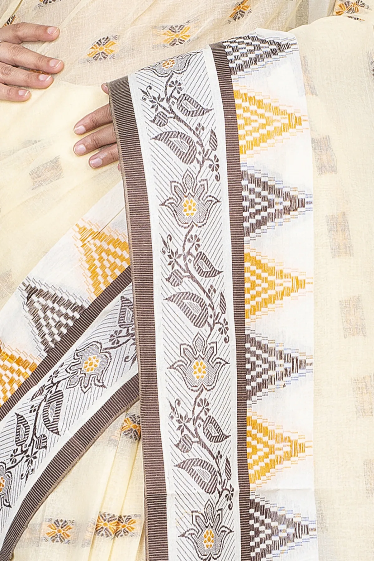 DipDiya Pure Cotton Brown Alkari Tradition in Every Thread Tant Sarees