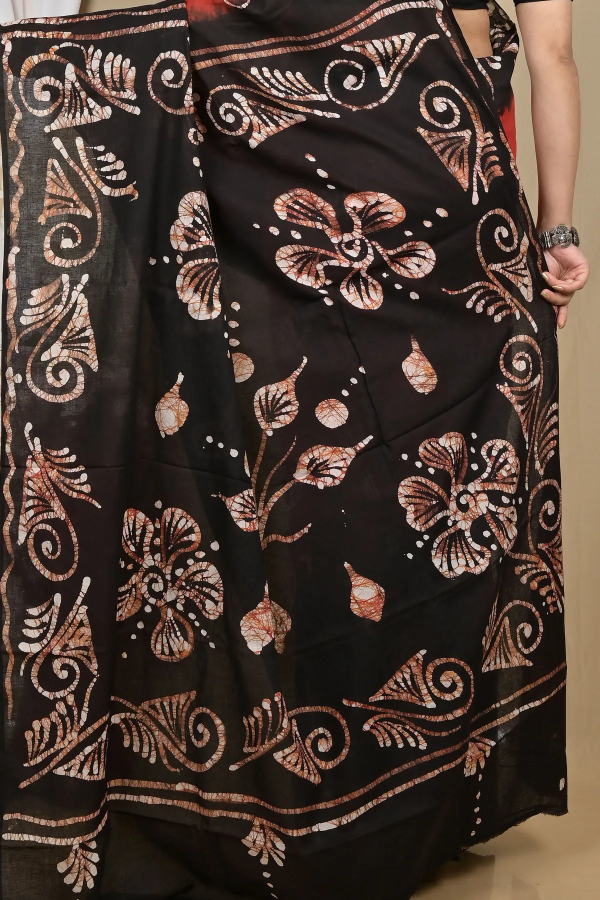 DipDiya Pure Cotton Brown Black Pihu Loom to Love Batik Print Sarees