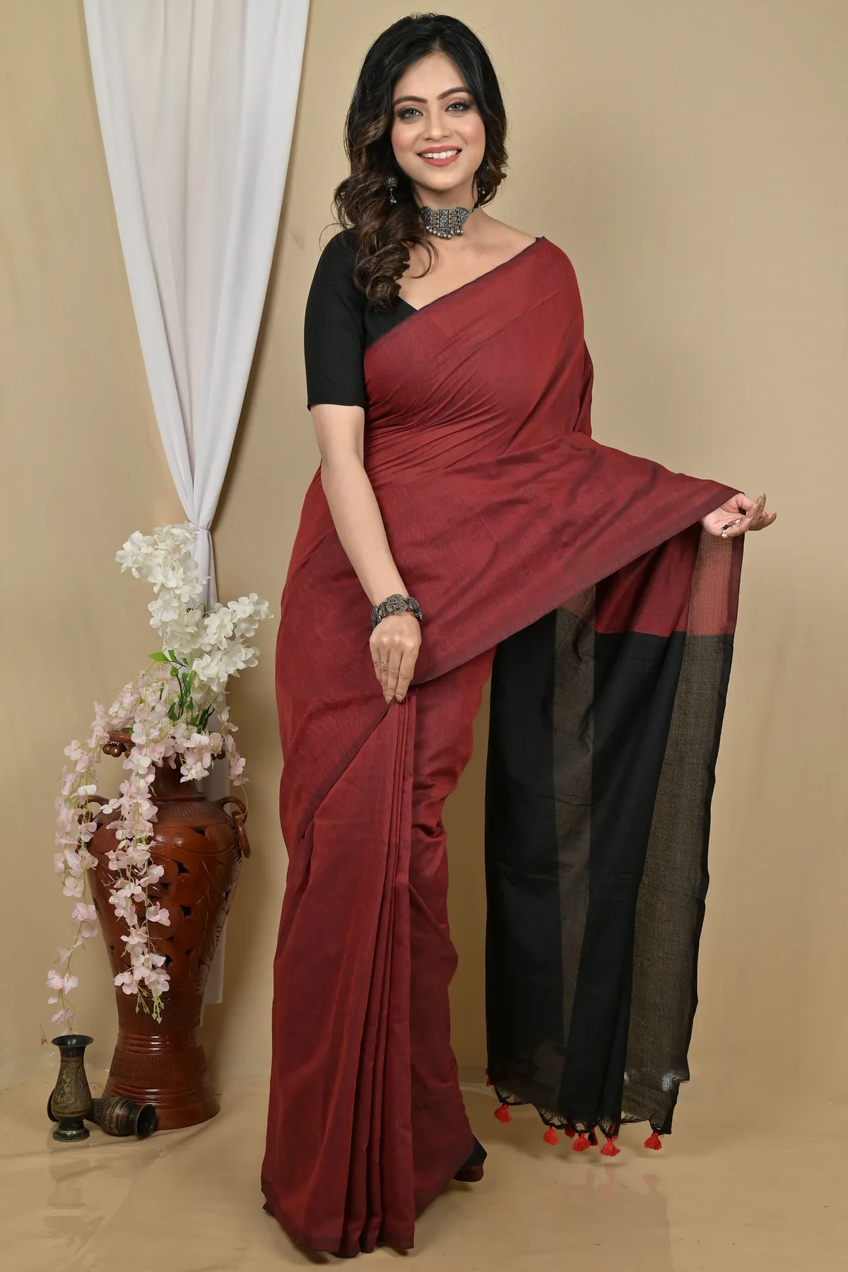 DipDiya Pure Cotton Brown Black ThanKhaditu Pure Bengali Grace Handloom Sarees