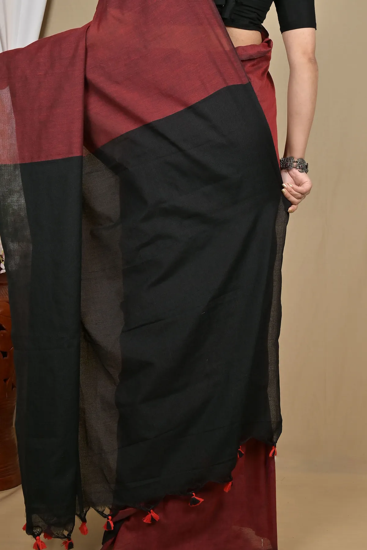 DipDiya Pure Cotton Brown Black ThanKhaditu Pure Bengali Grace Handloom Sarees