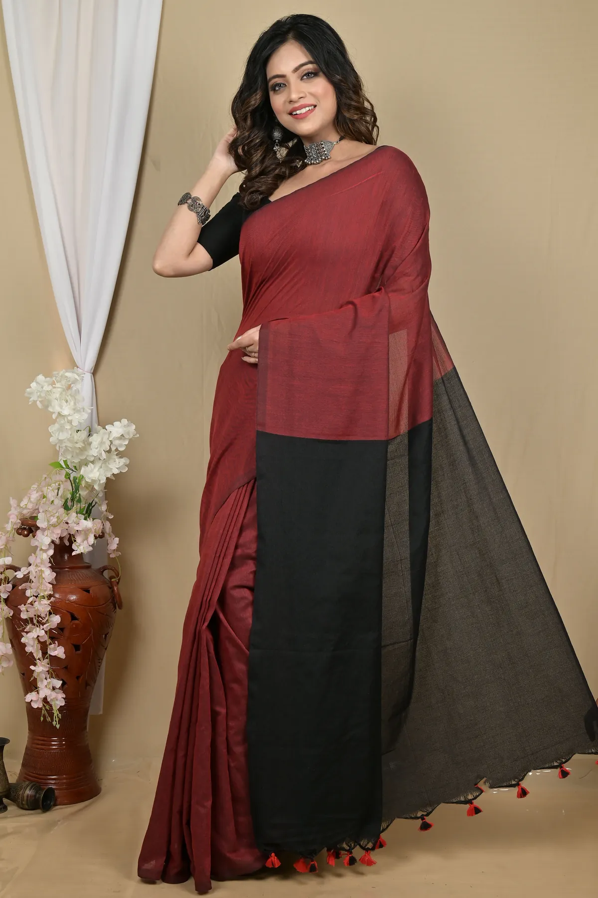 DipDiya Pure Cotton Brown Black ThanKhaditu Pure Bengali Grace Handloom Sarees
