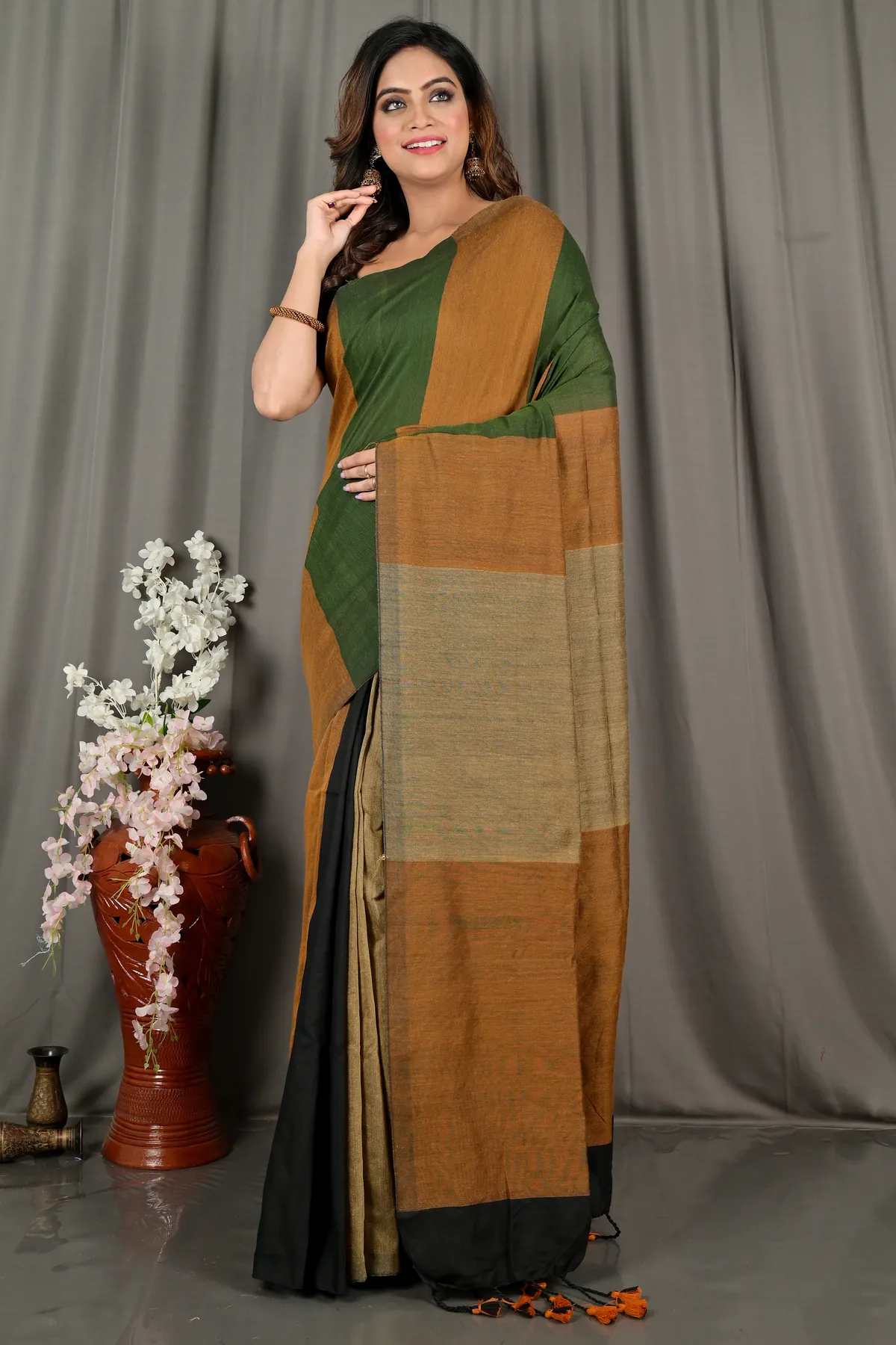 DipDiya Pure Cotton Brown Green Nator Masterfully Woven Handloom Sarees