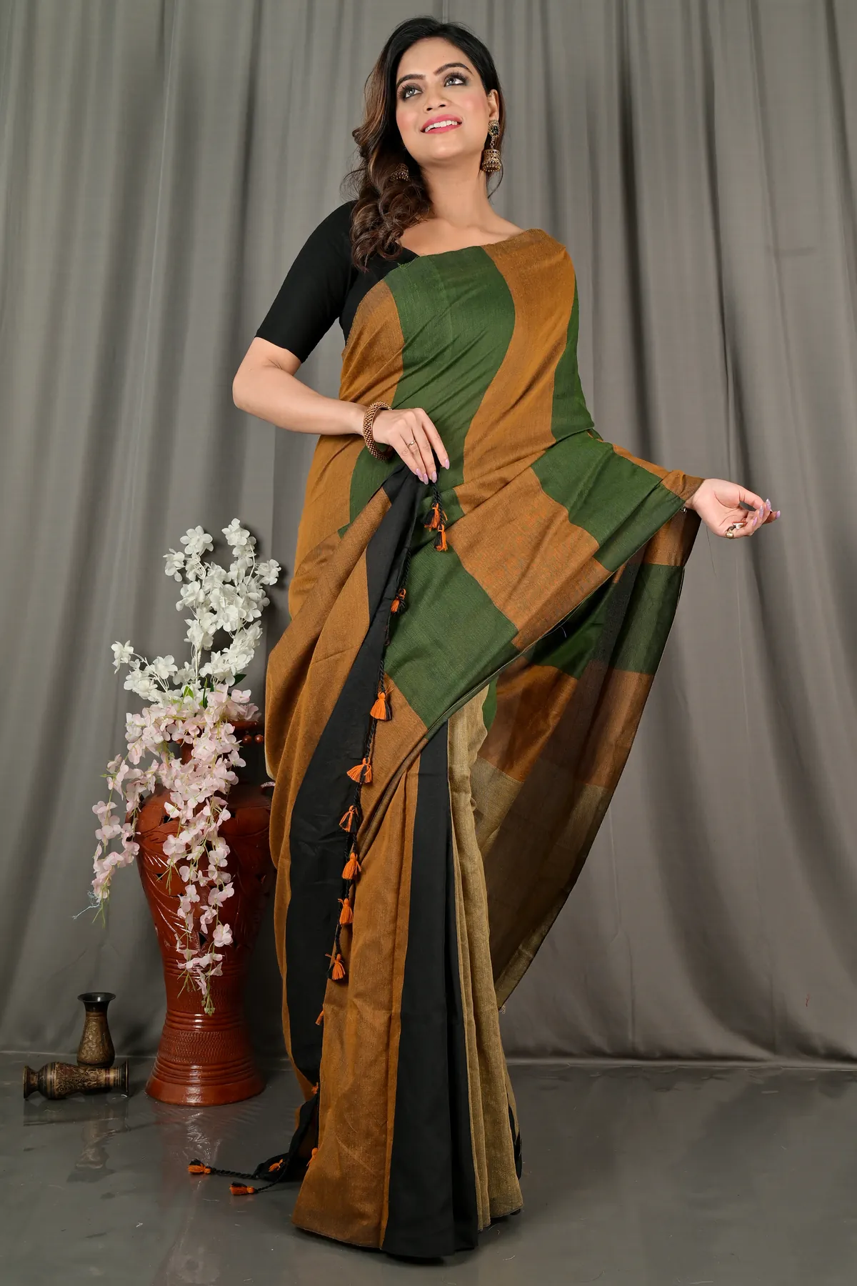 DipDiya Pure Cotton Brown Green Nator Masterfully Woven Handloom Sarees