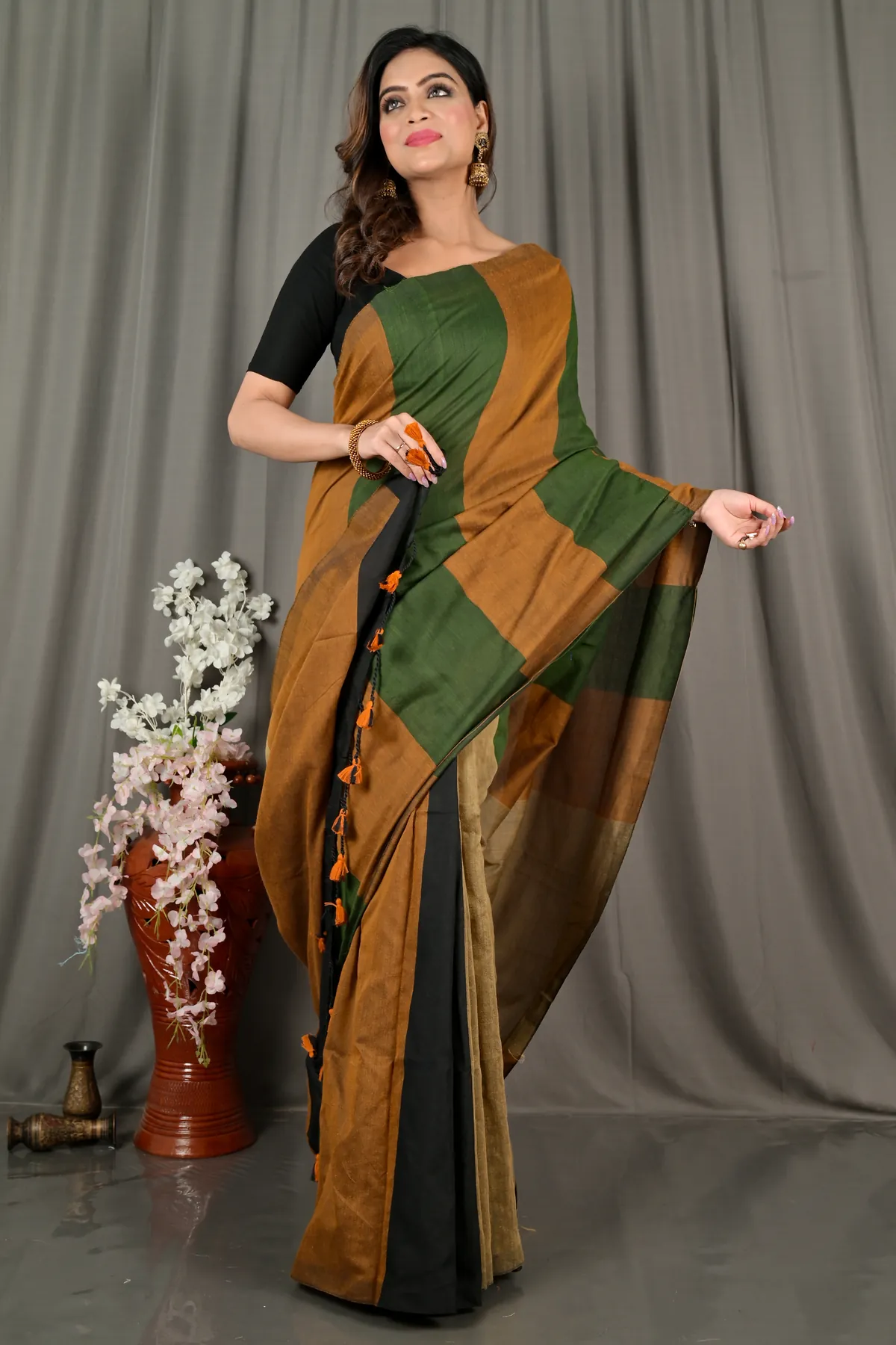 DipDiya Pure Cotton Brown Green Nator Masterfully Woven Handloom Sarees