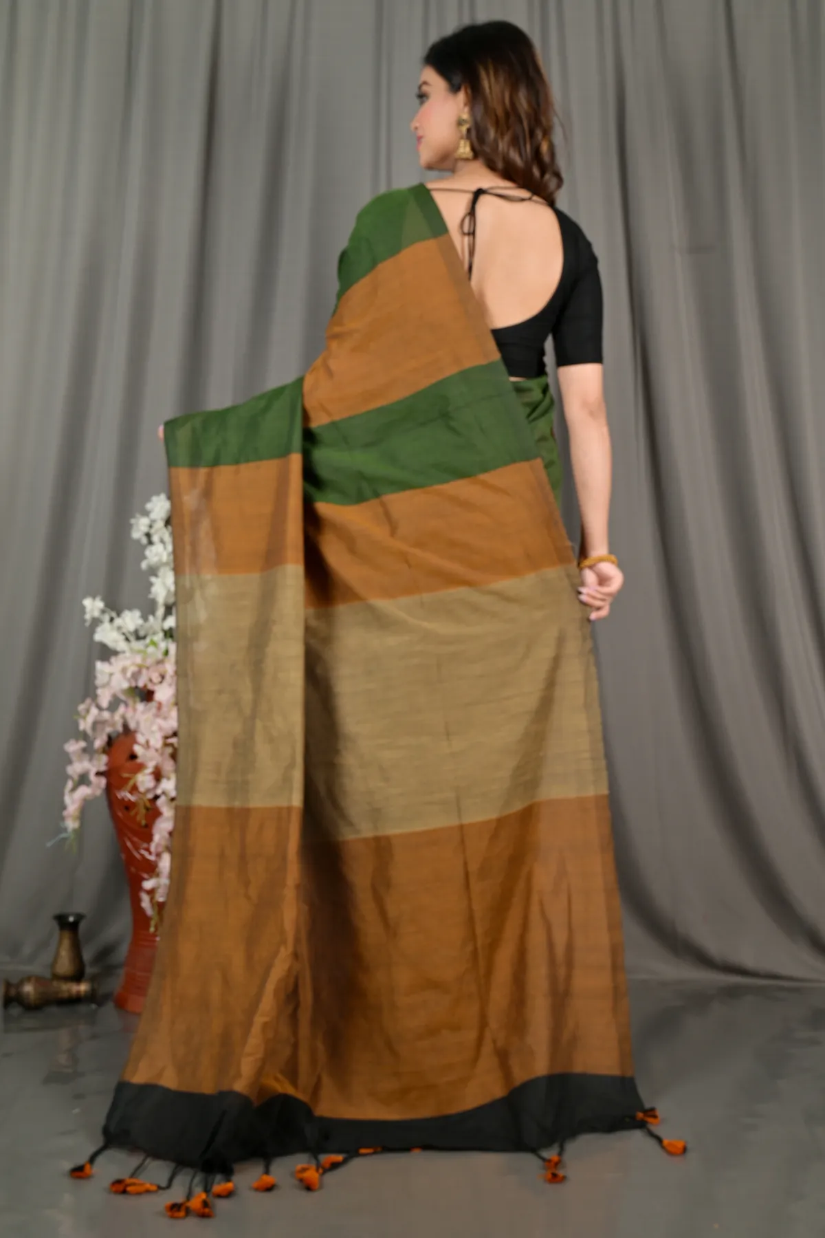 DipDiya Pure Cotton Brown Green Nator Masterfully Woven Handloom Sarees