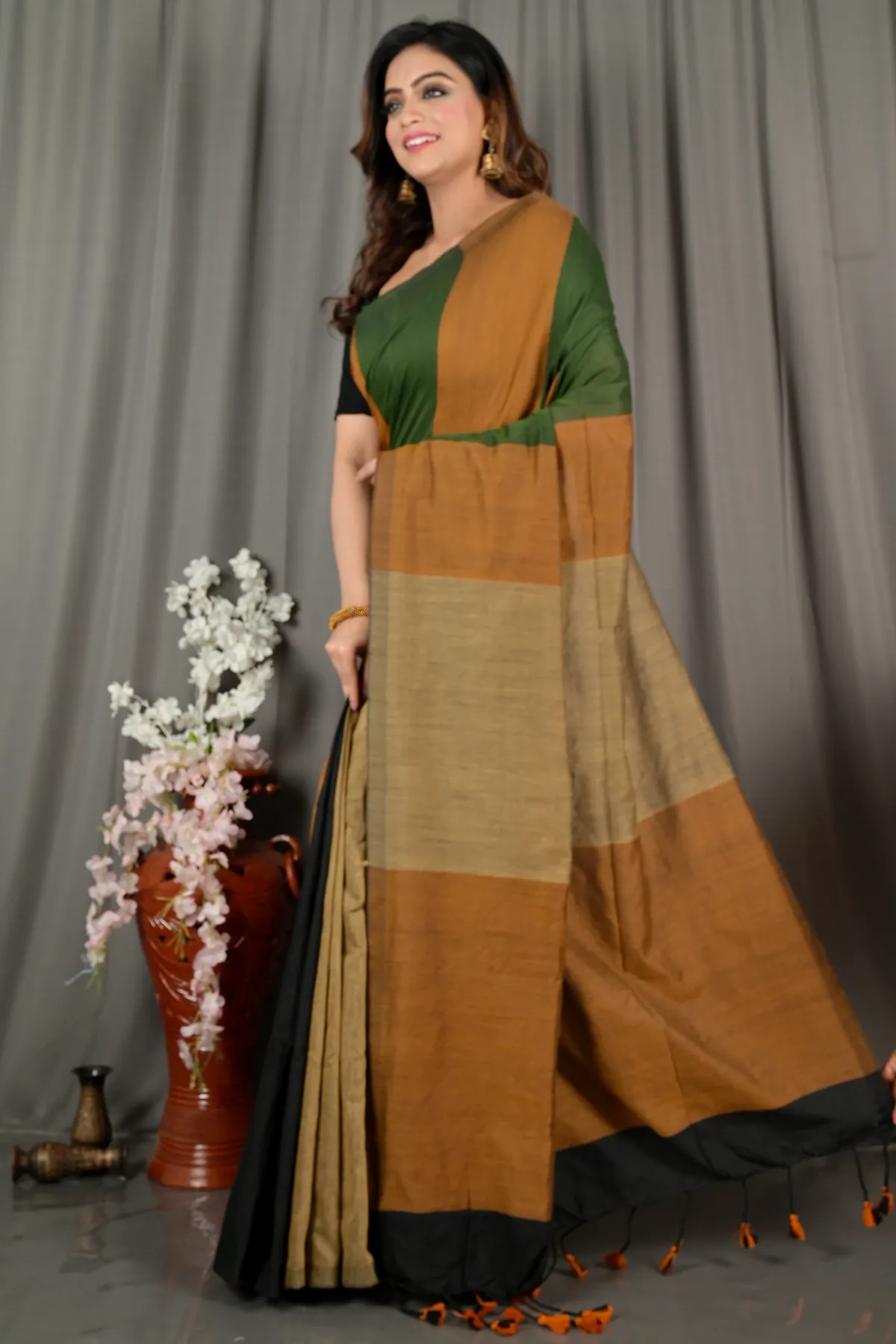DipDiya Pure Cotton Brown Green Nator Masterfully Woven Handloom Sarees