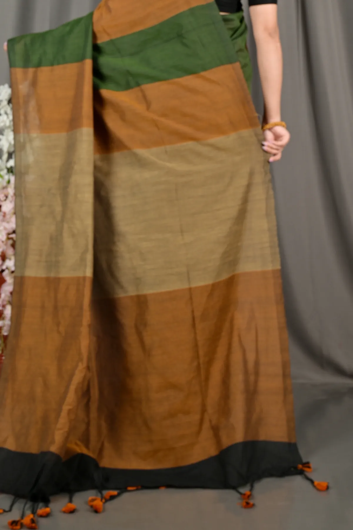 DipDiya Pure Cotton Brown Green Nator Masterfully Woven Handloom Sarees