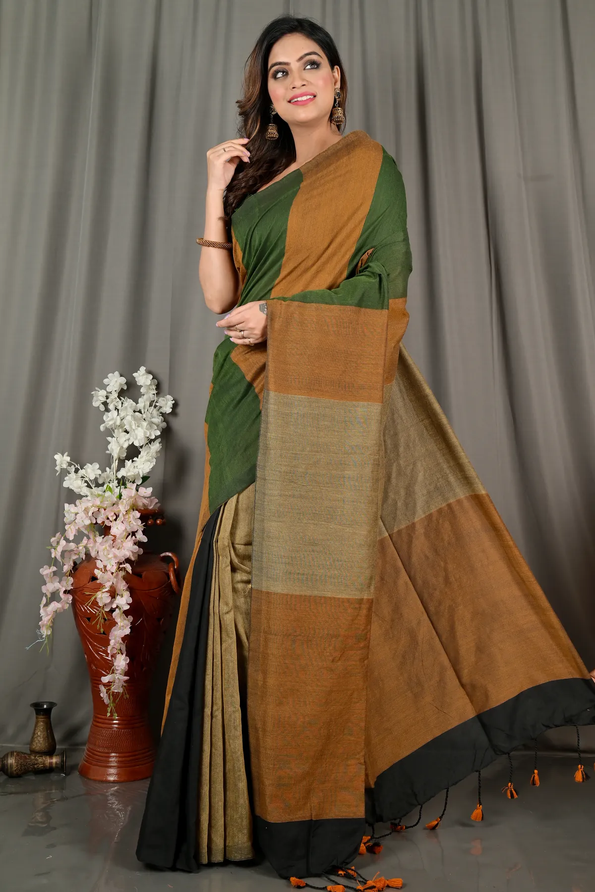 DipDiya Pure Cotton Brown Green Nator Masterfully Woven Handloom Sarees