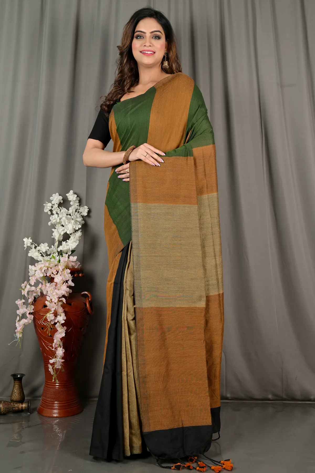 DipDiya Pure Cotton Brown Green Nator Masterfully Woven Handloom Sarees