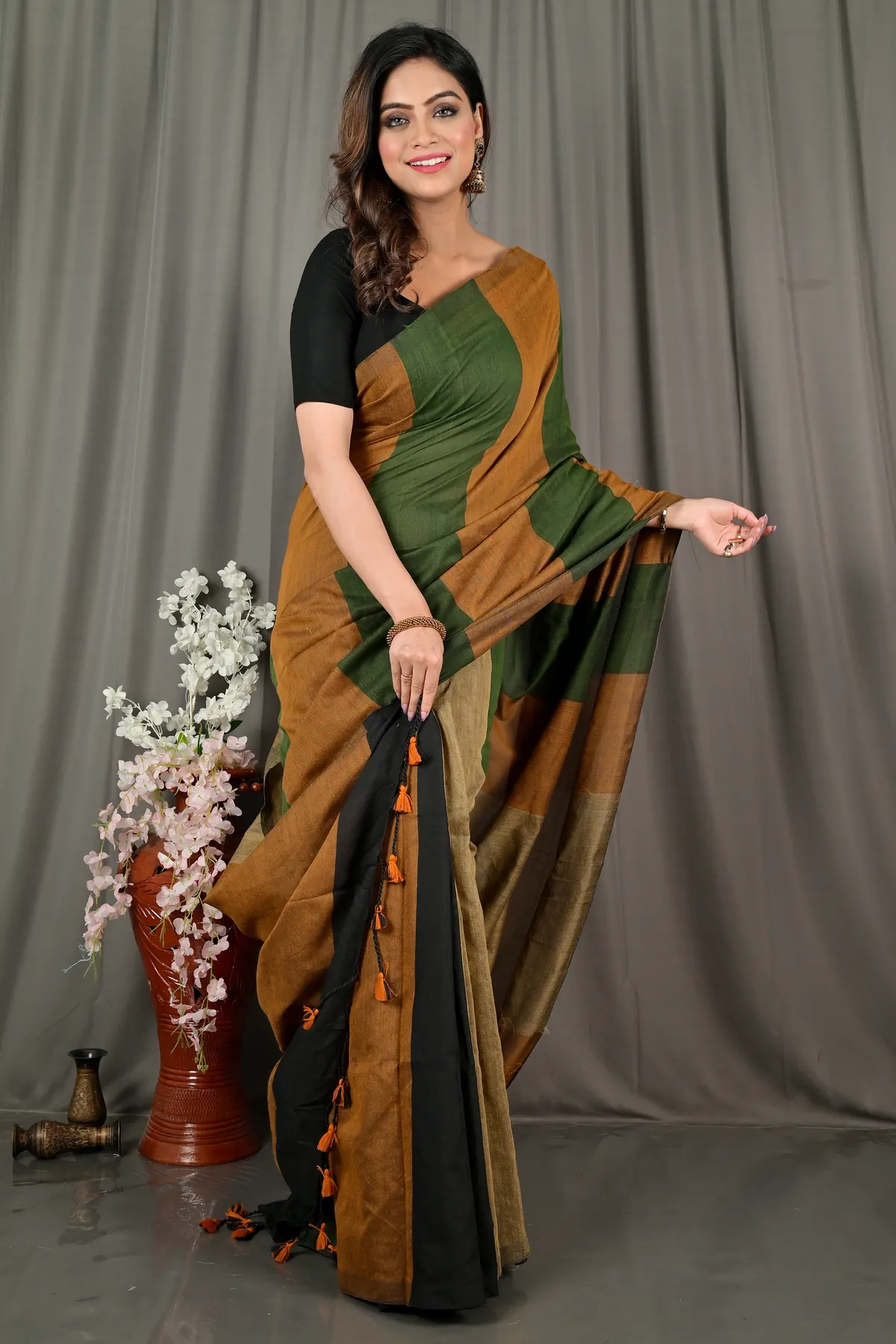 DipDiya Pure Cotton Brown Green Nator Masterfully Woven Handloom Sarees
