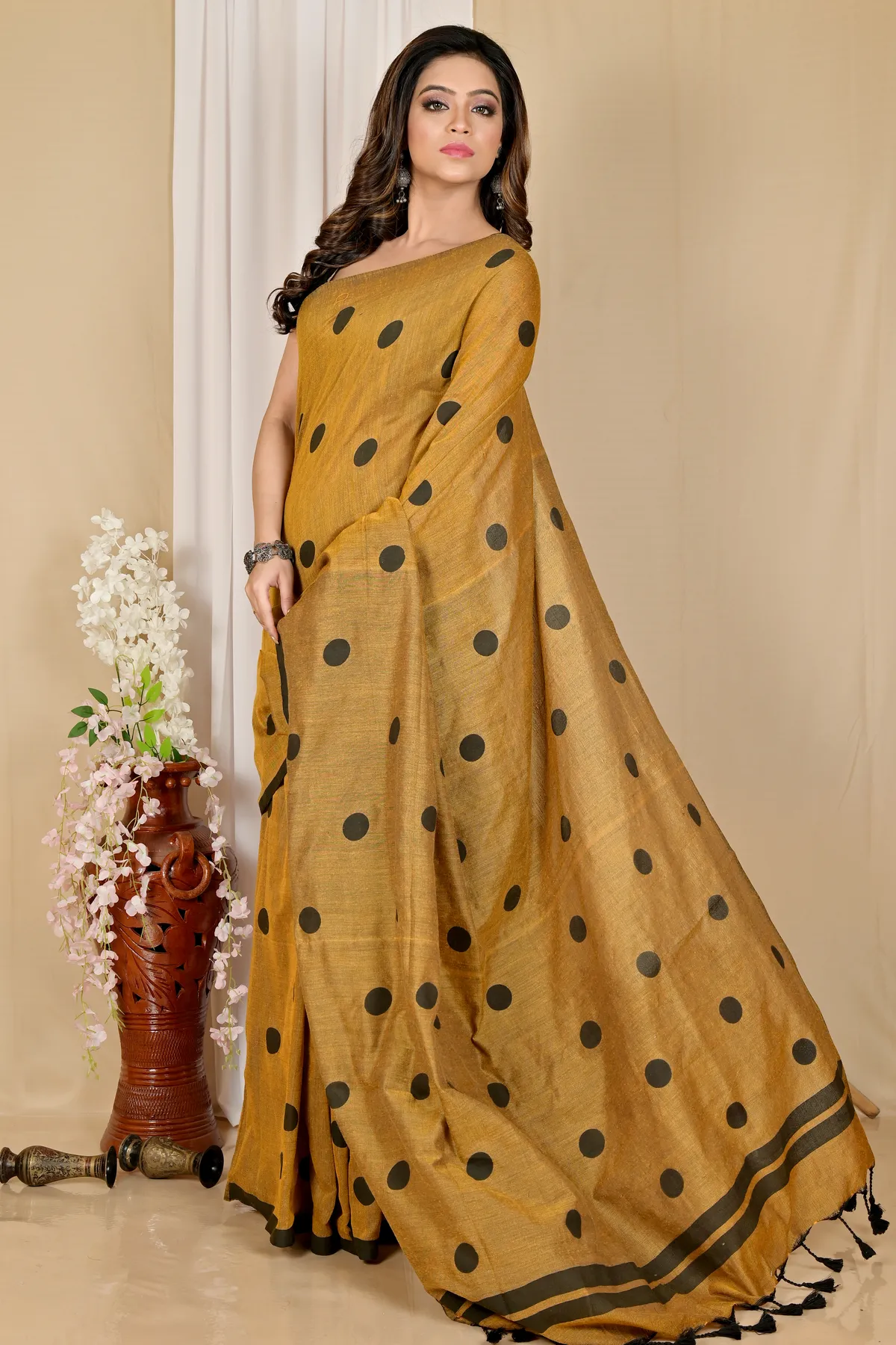 DipDiya Pure Cotton Brown Tip Handcrafted Elegance Handloom Sarees