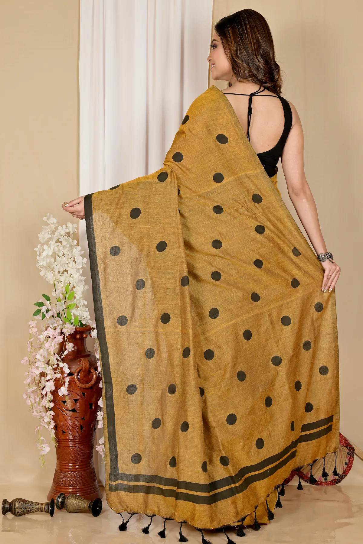 DipDiya Pure Cotton Brown Tip Handcrafted Elegance Handloom Sarees