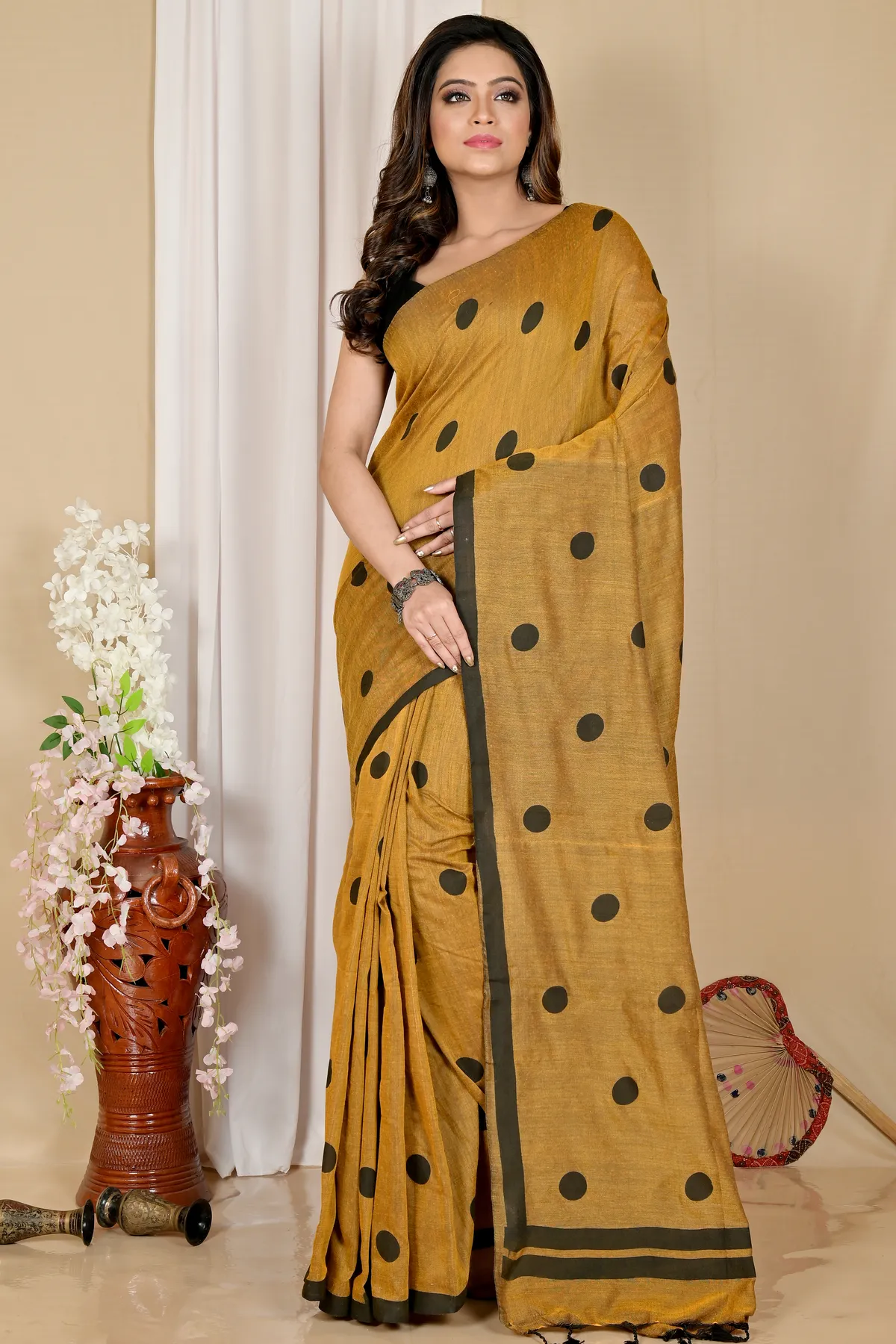 DipDiya Pure Cotton Brown Tip Handcrafted Elegance Handloom Sarees