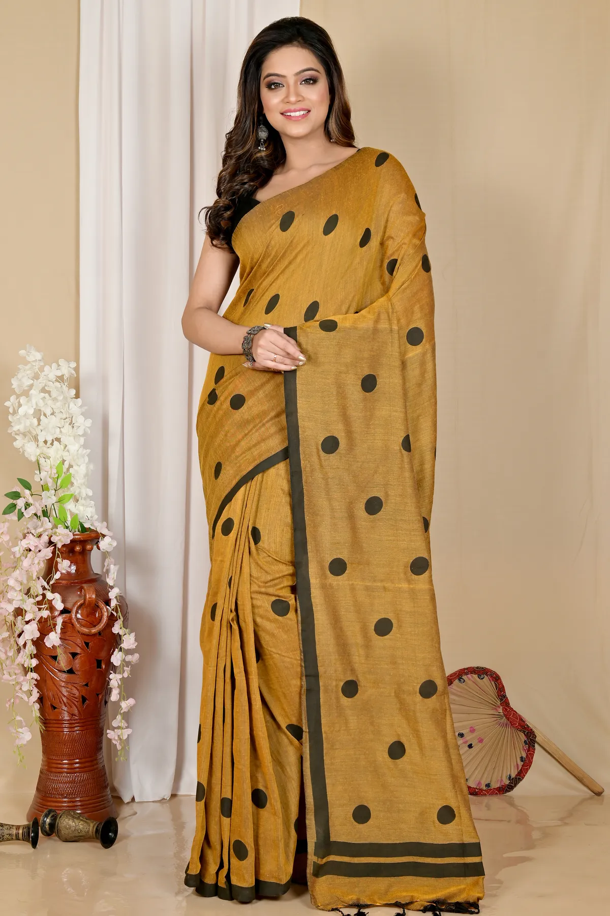 DipDiya Pure Cotton Brown Tip Handcrafted Elegance Handloom Sarees