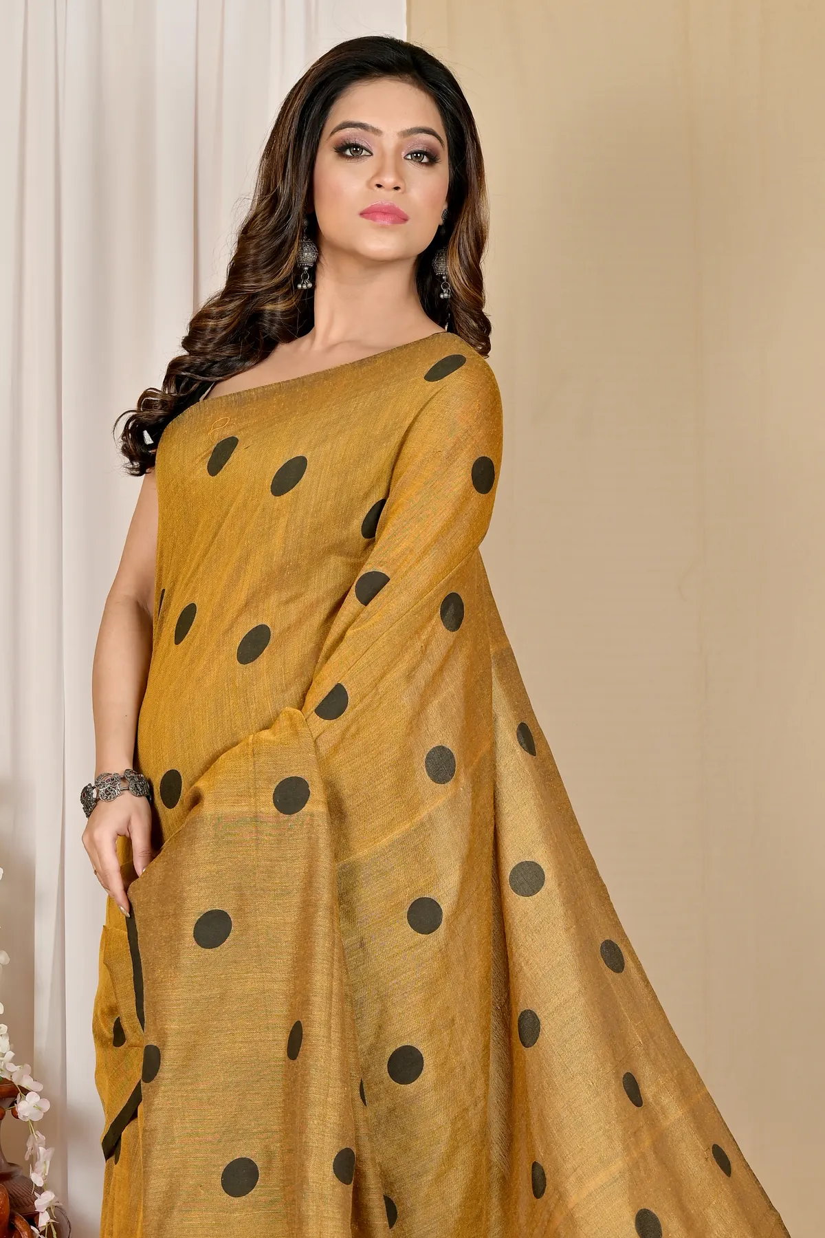 DipDiya Pure Cotton Brown Tip Handcrafted Elegance Handloom Sarees
