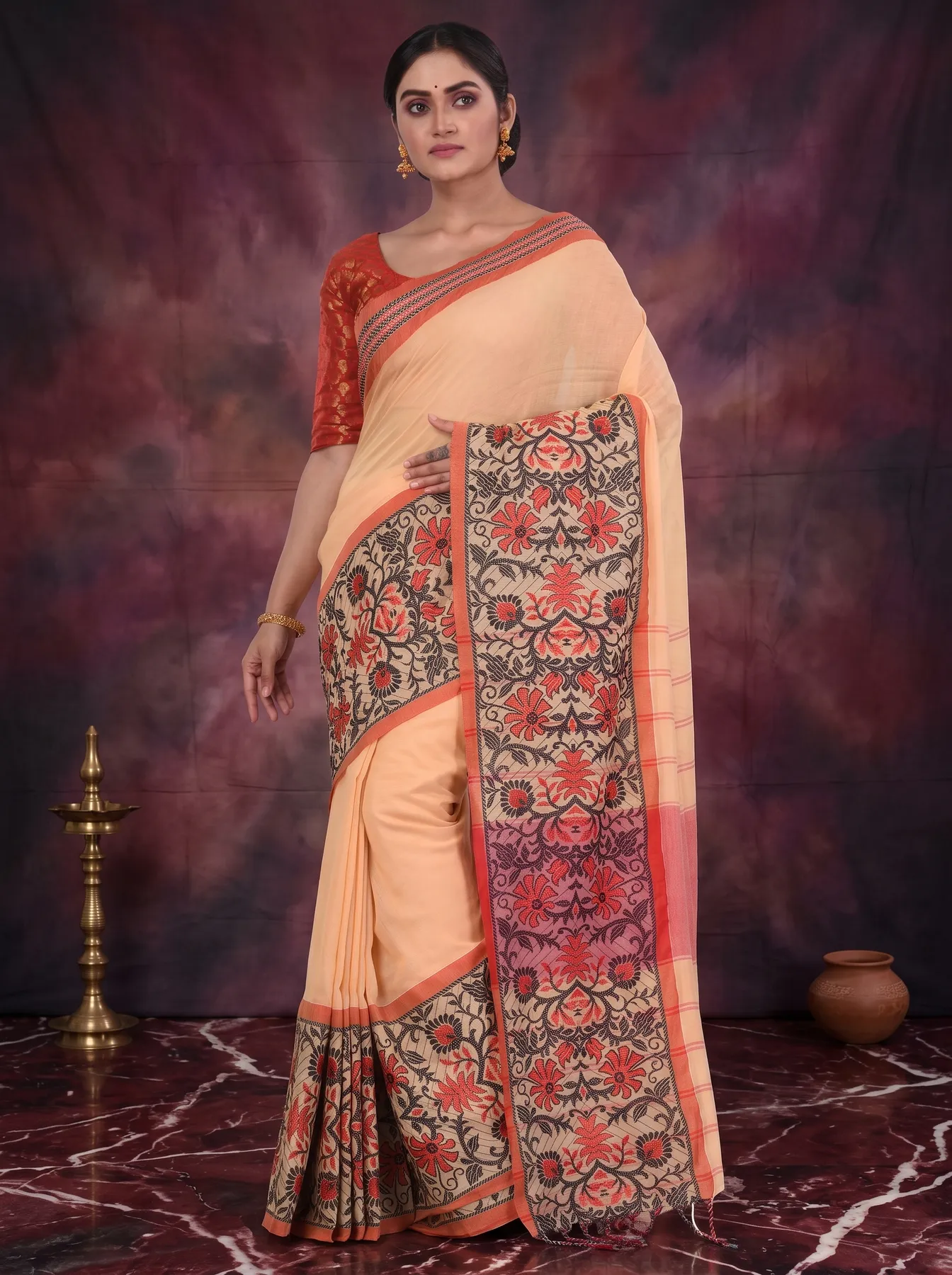 DipDiya Pure Cotton Cream Begompuri Hand Effortless Tradition Handloom Sarees