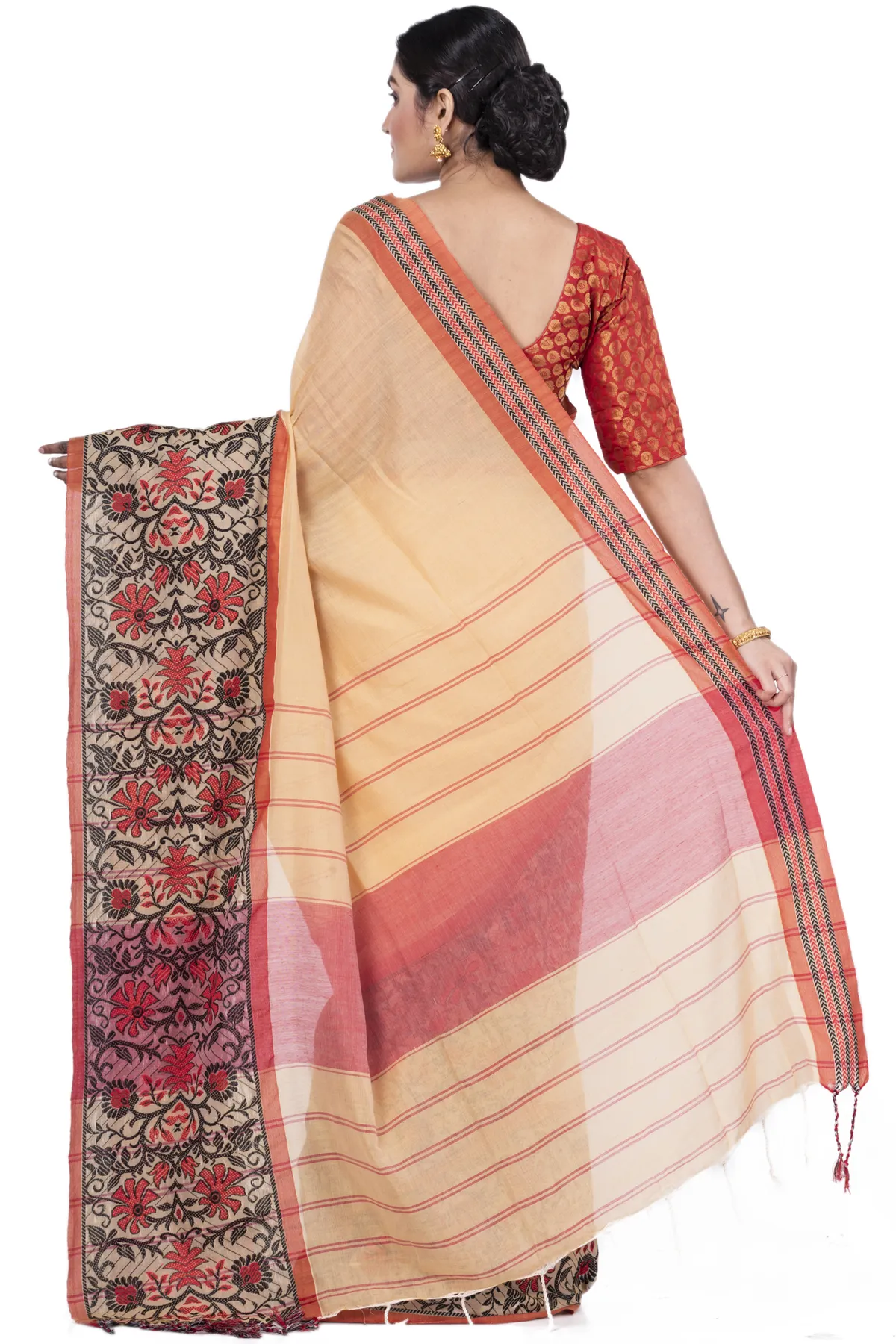 DipDiya Pure Cotton Cream Begompuri Hand Effortless Tradition Handloom Sarees