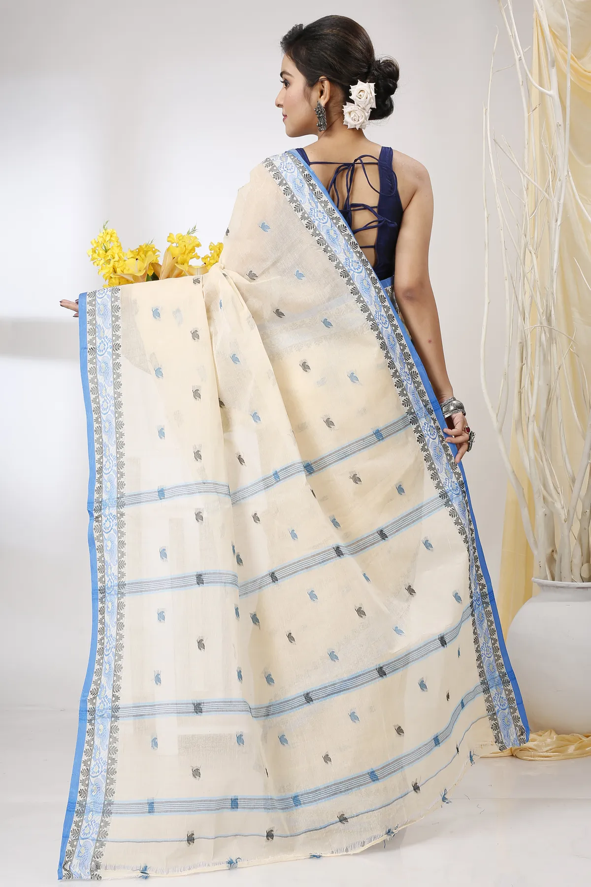 DipDiya Pure Cotton Cream Leron Regal Bengali Tant Sarees