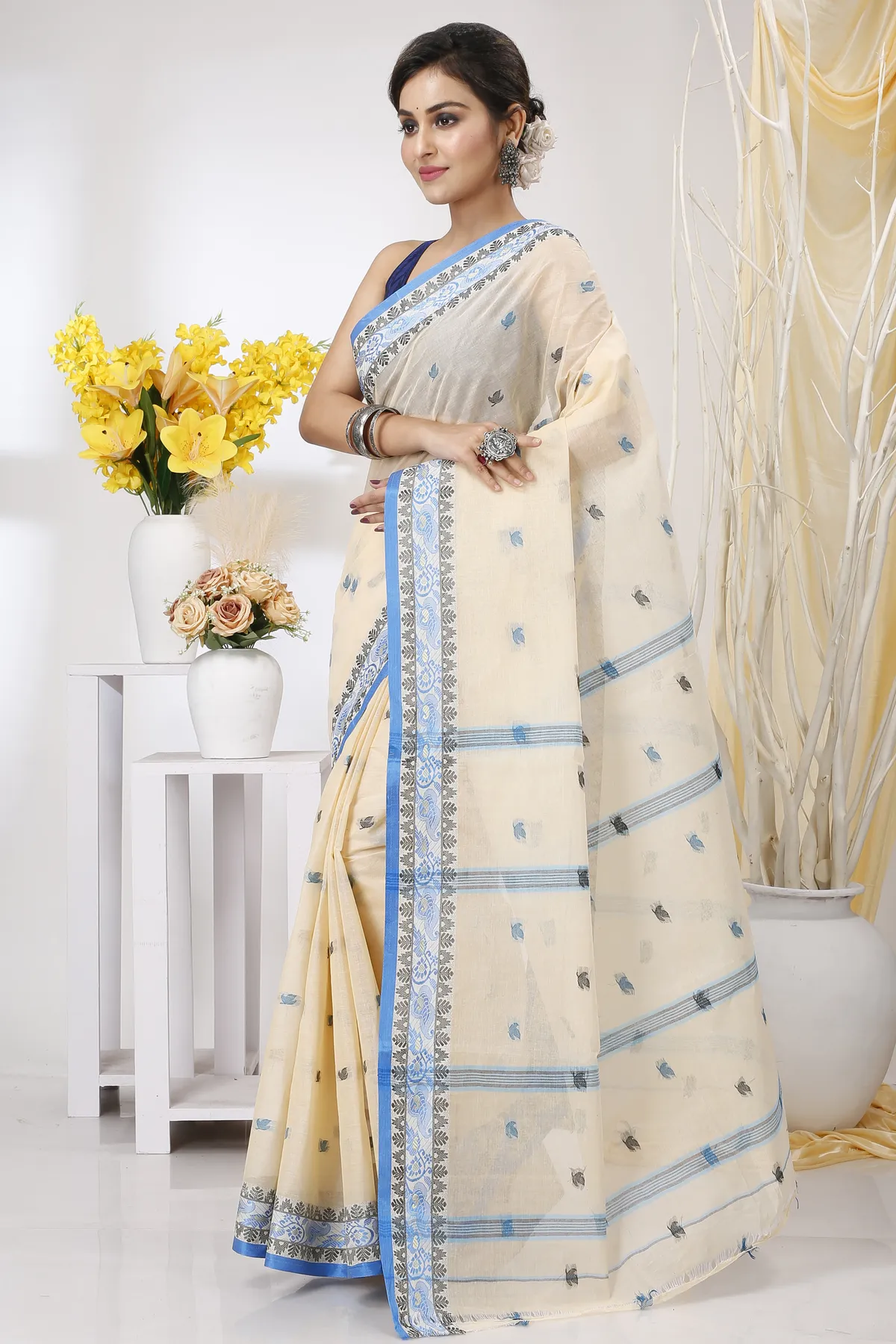 DipDiya Pure Cotton Cream Leron Regal Bengali Tant Sarees