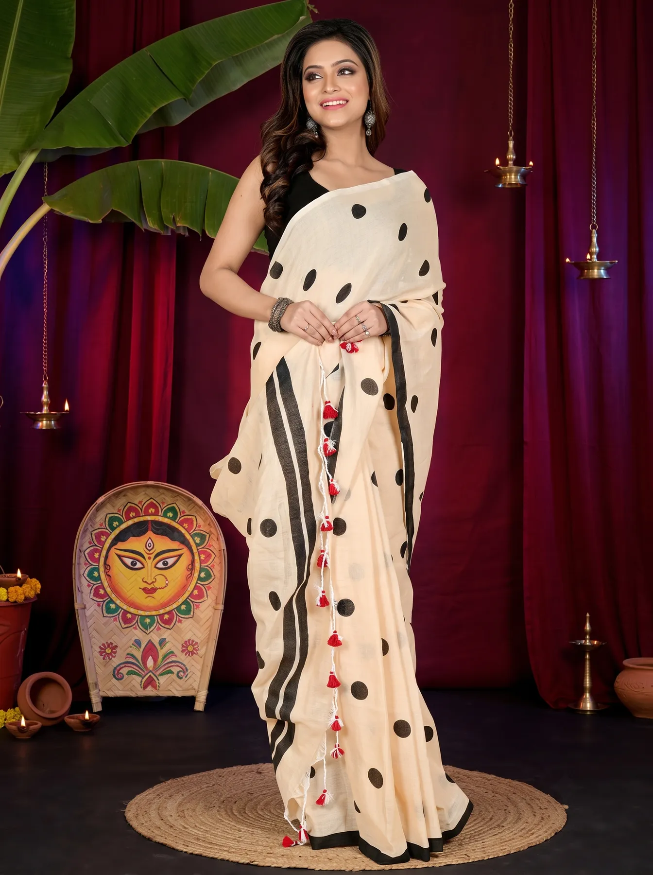DipDiya Pure Cotton Cream Tip Tradition in Every Thread Handloom Sarees
