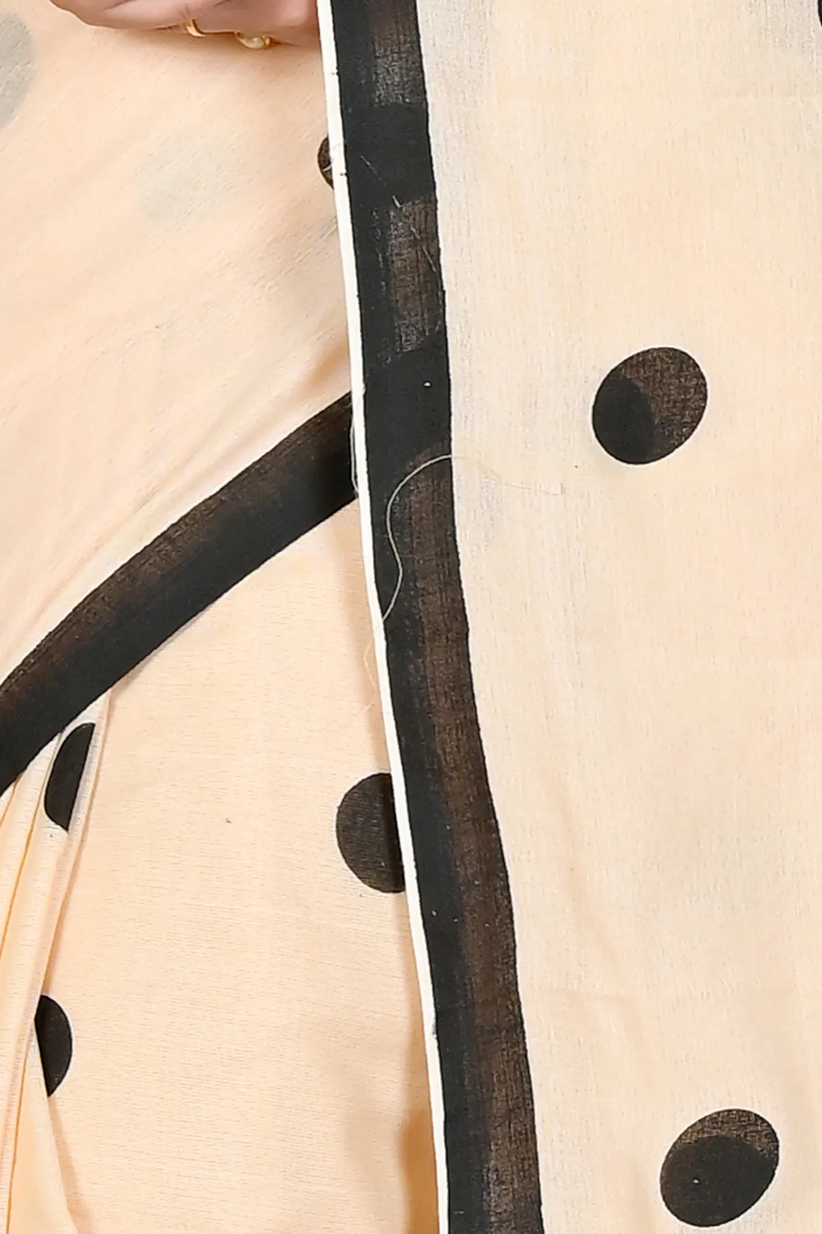 DipDiya Pure Cotton Cream Tip Tradition in Every Thread Handloom Sarees