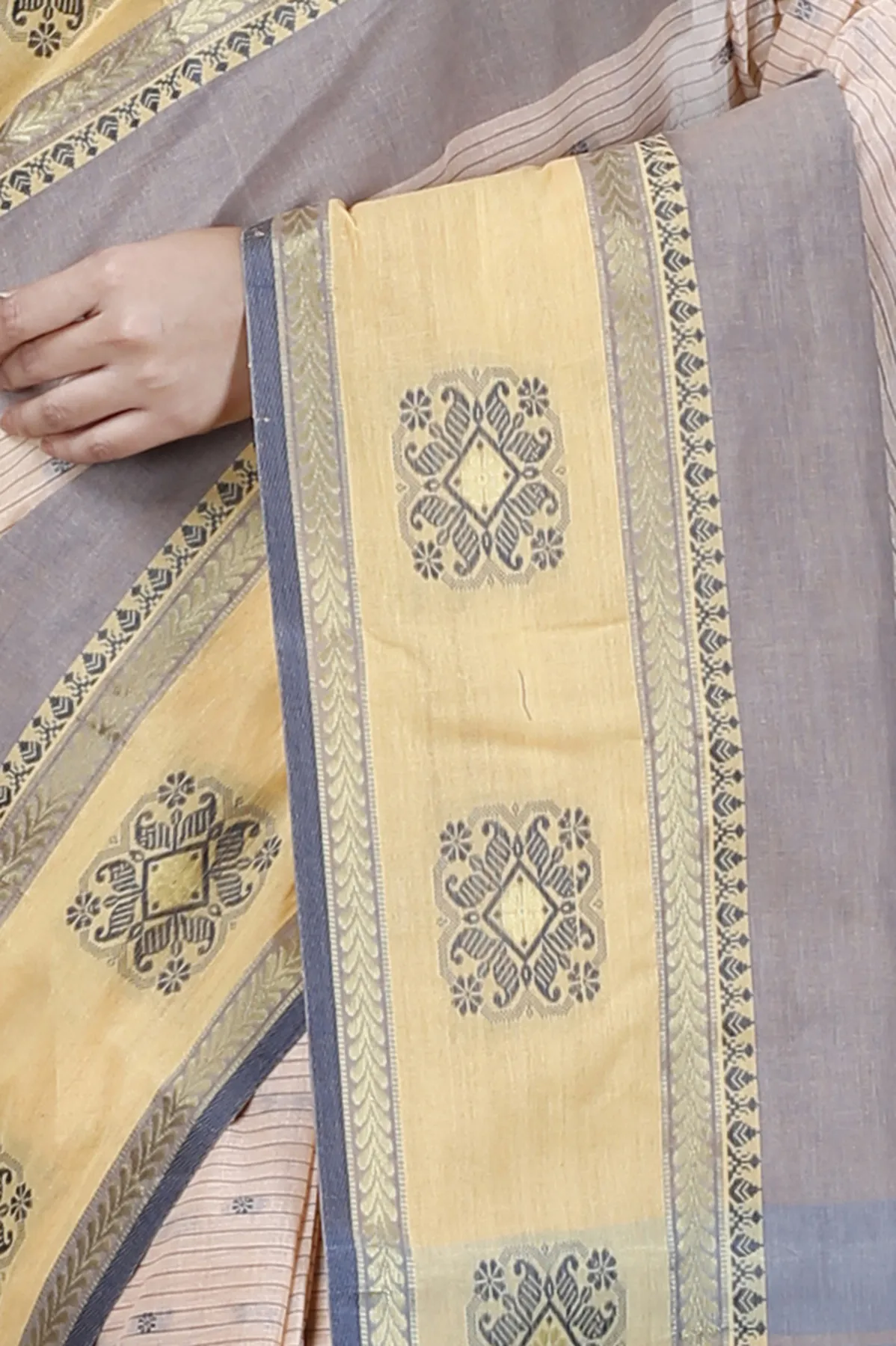 DipDiya Pure Cotton Cream Uma Crafted with Soul Tant Sarees