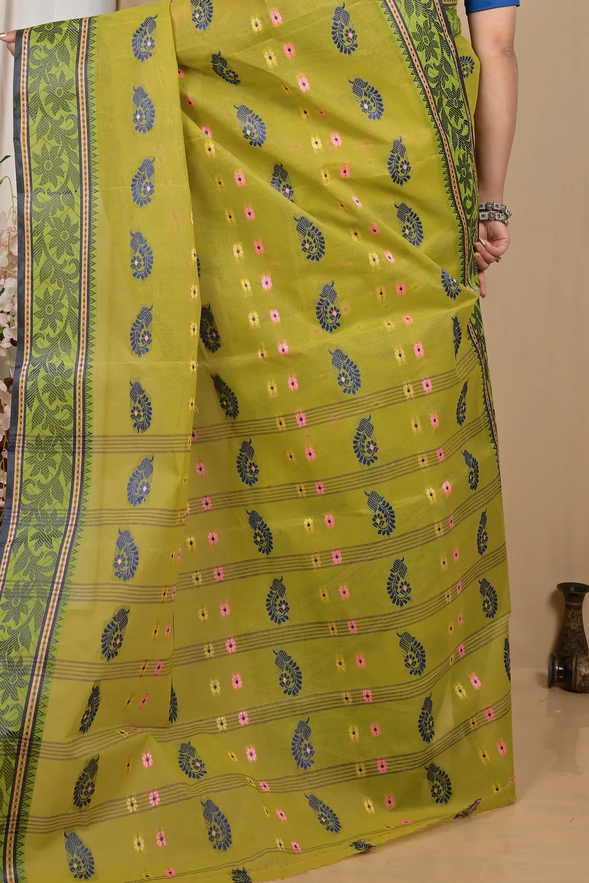 DipDiya Pure Cotton Dark Green Achrol Stories of Bengal Tant Sarees