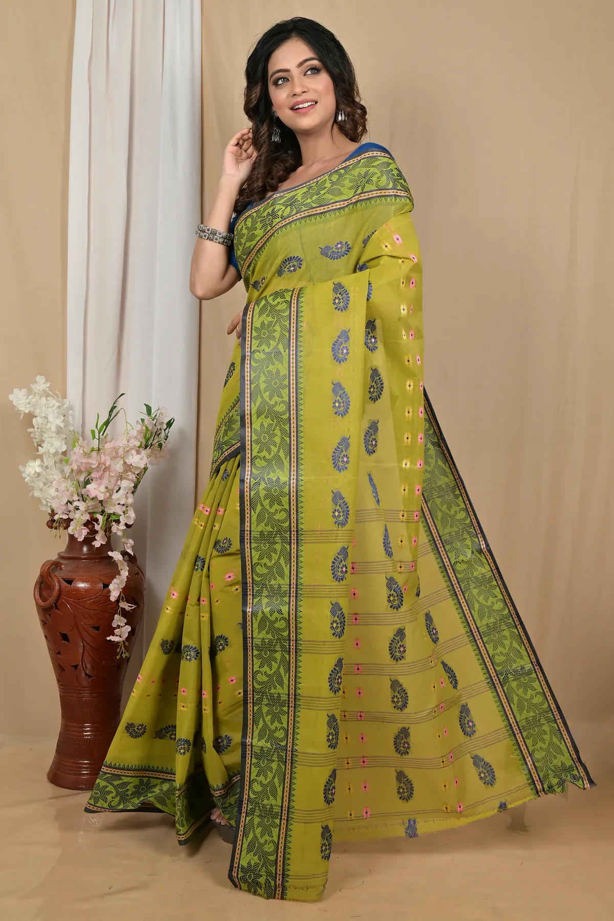 DipDiya Pure Cotton Dark Green Achrol Stories of Bengal Tant Sarees