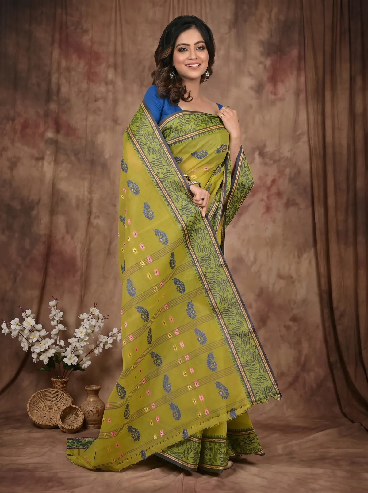 DipDiya Pure Cotton Dark Green Achrol Stories of Bengal Tant Sarees