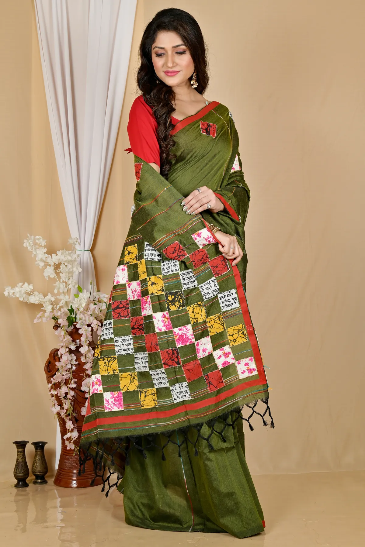 DipDiya Pure Cotton Dark Green Aplika Tanu Classic Grace Applique Sarees
