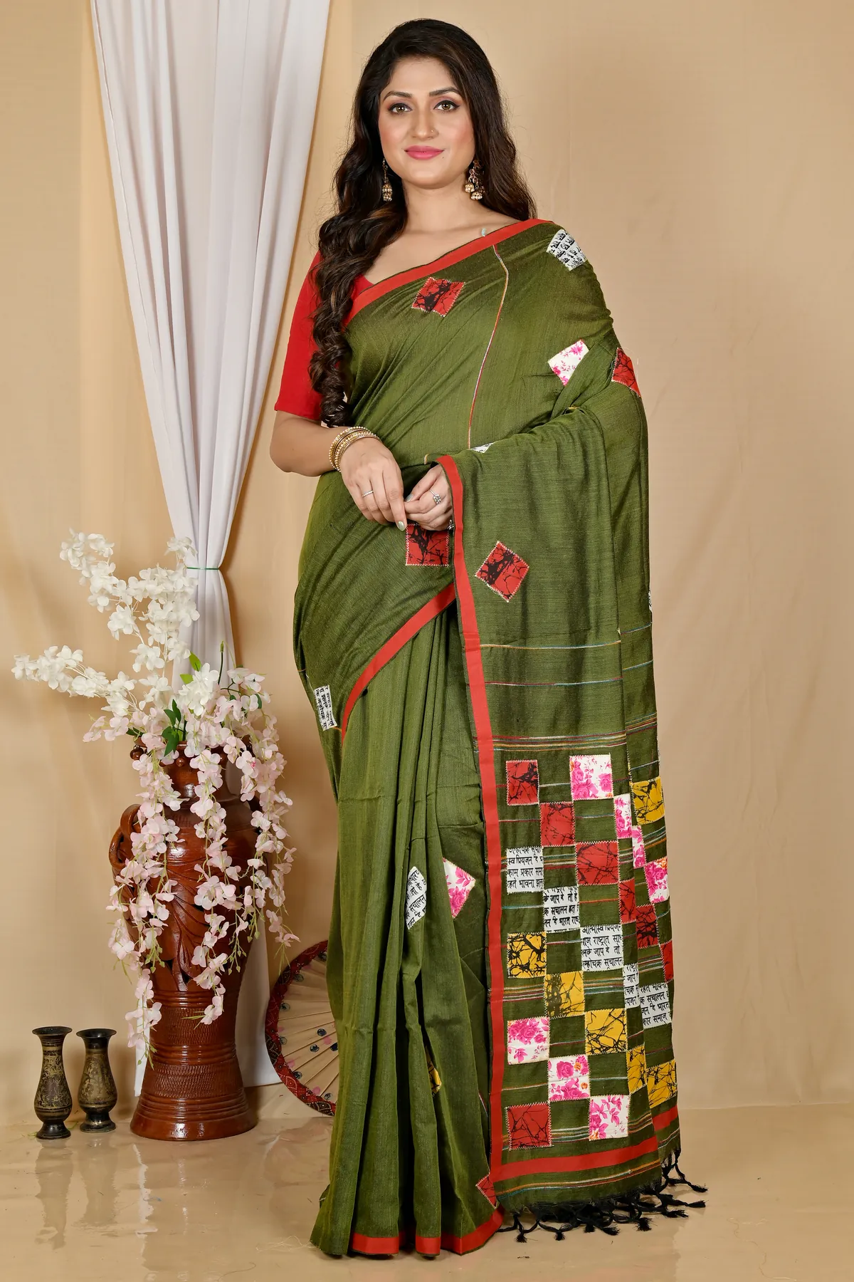 DipDiya Pure Cotton Dark Green Aplika Tanu Classic Grace Applique Sarees