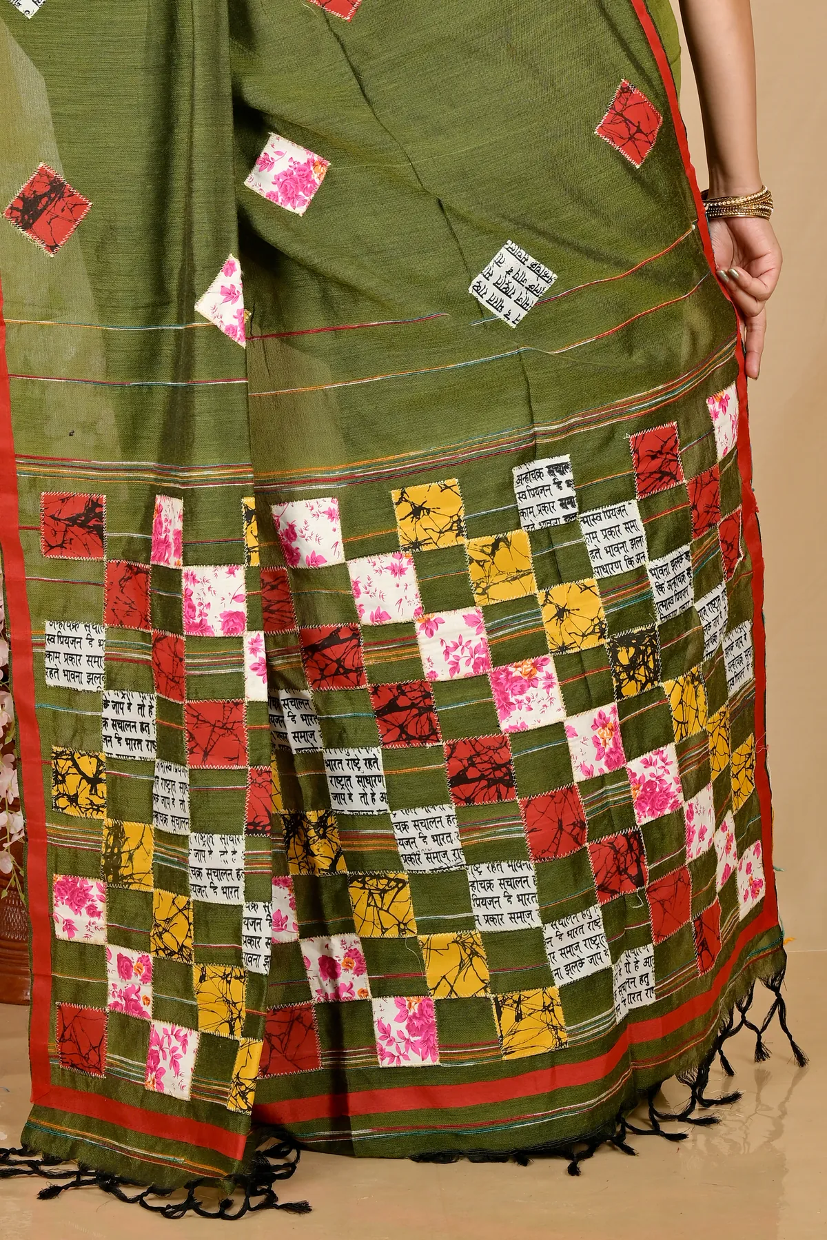 DipDiya Pure Cotton Dark Green Aplika Tanu Classic Grace Applique Sarees