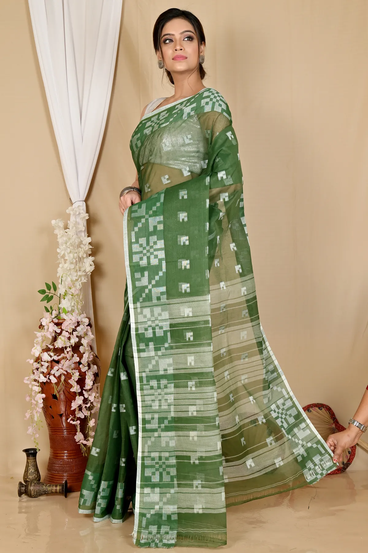 DipDiya Pure Cotton Dark Green Aptuk Crafted with Soul Tant Sarees